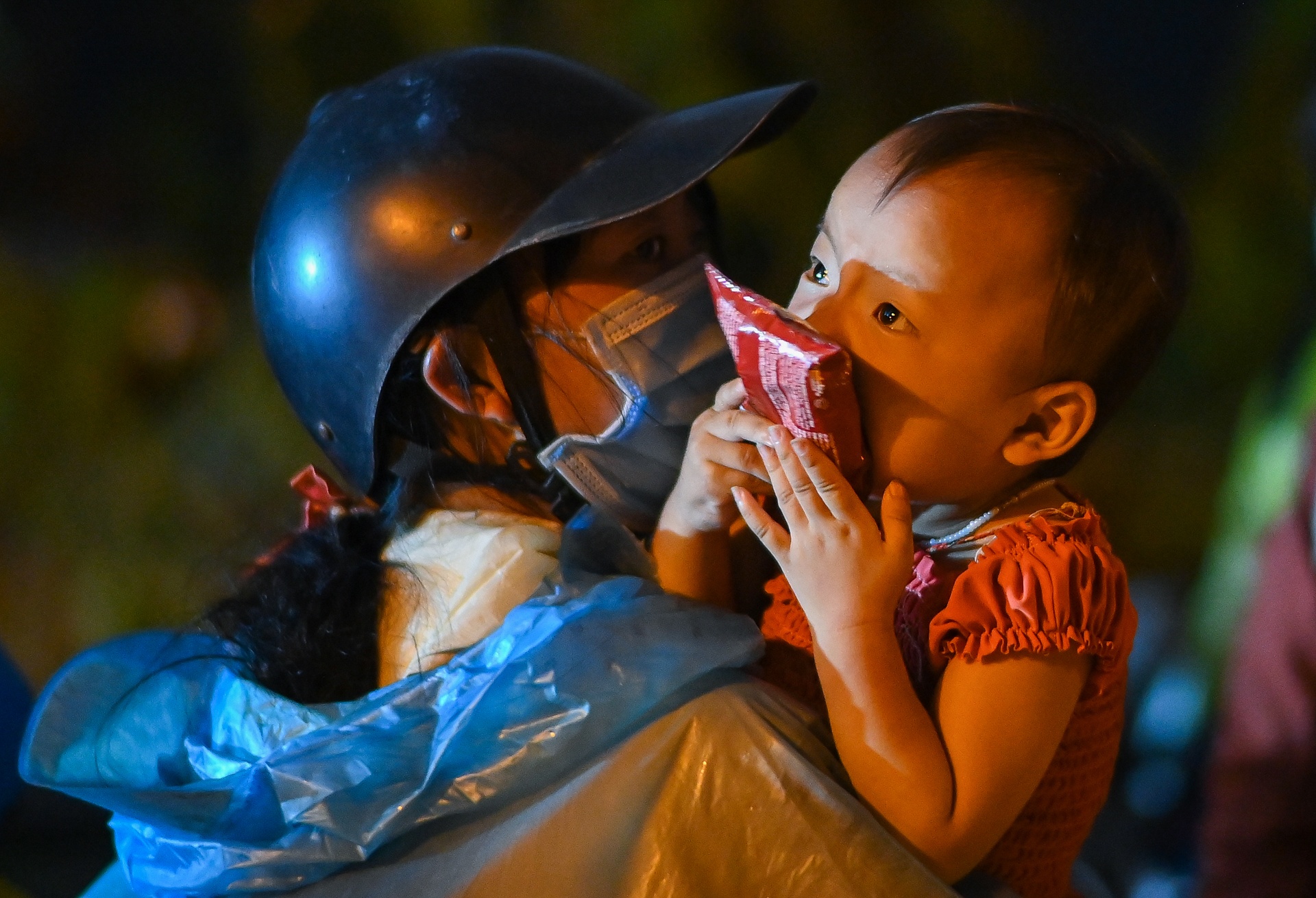 Cong nhan cac tinh phia Nam ve que anh 6