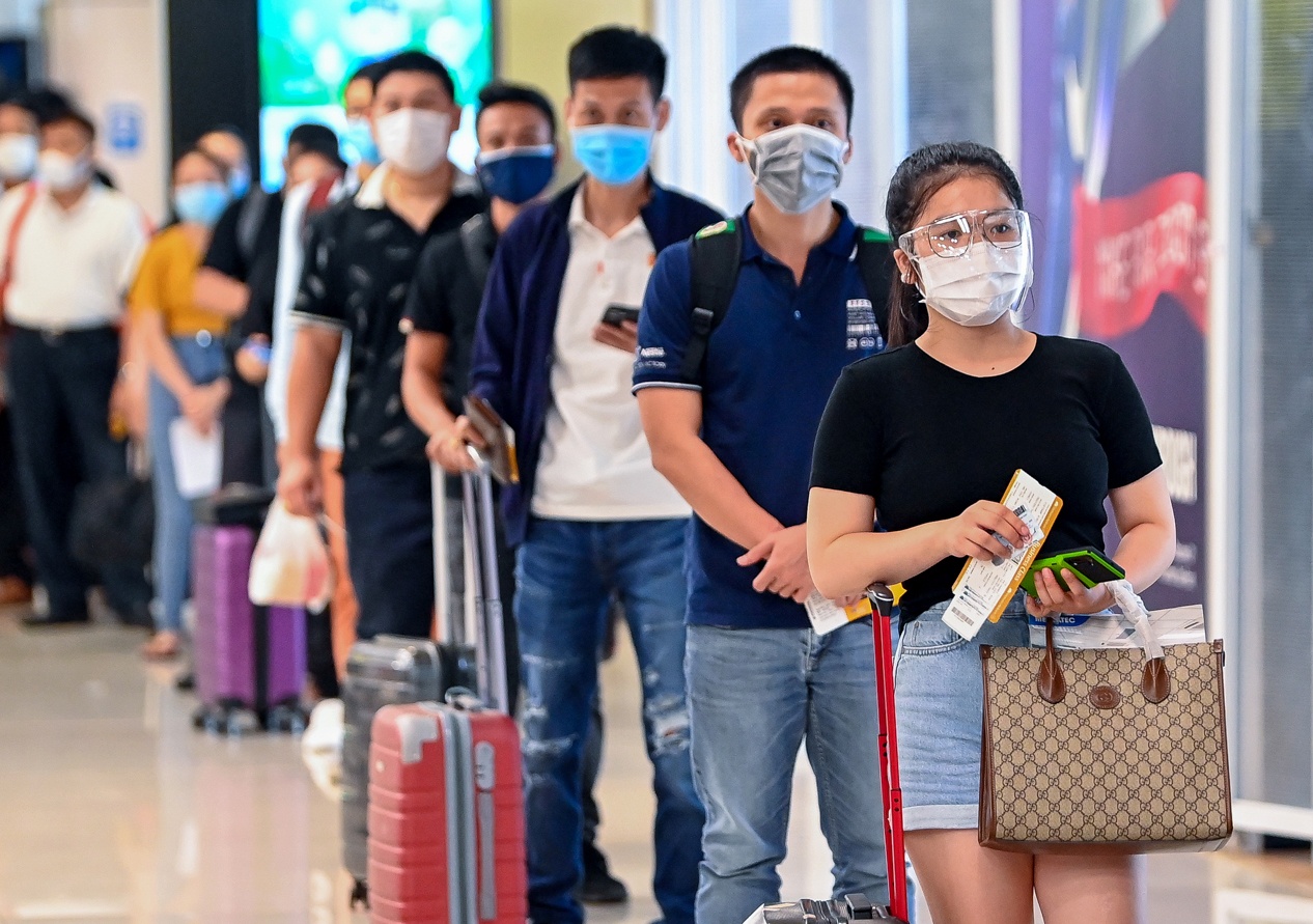 Nhieu nguoi TP.HCM duoc bay ve nha sau vai thang ket lai Ha Noi hinh anh