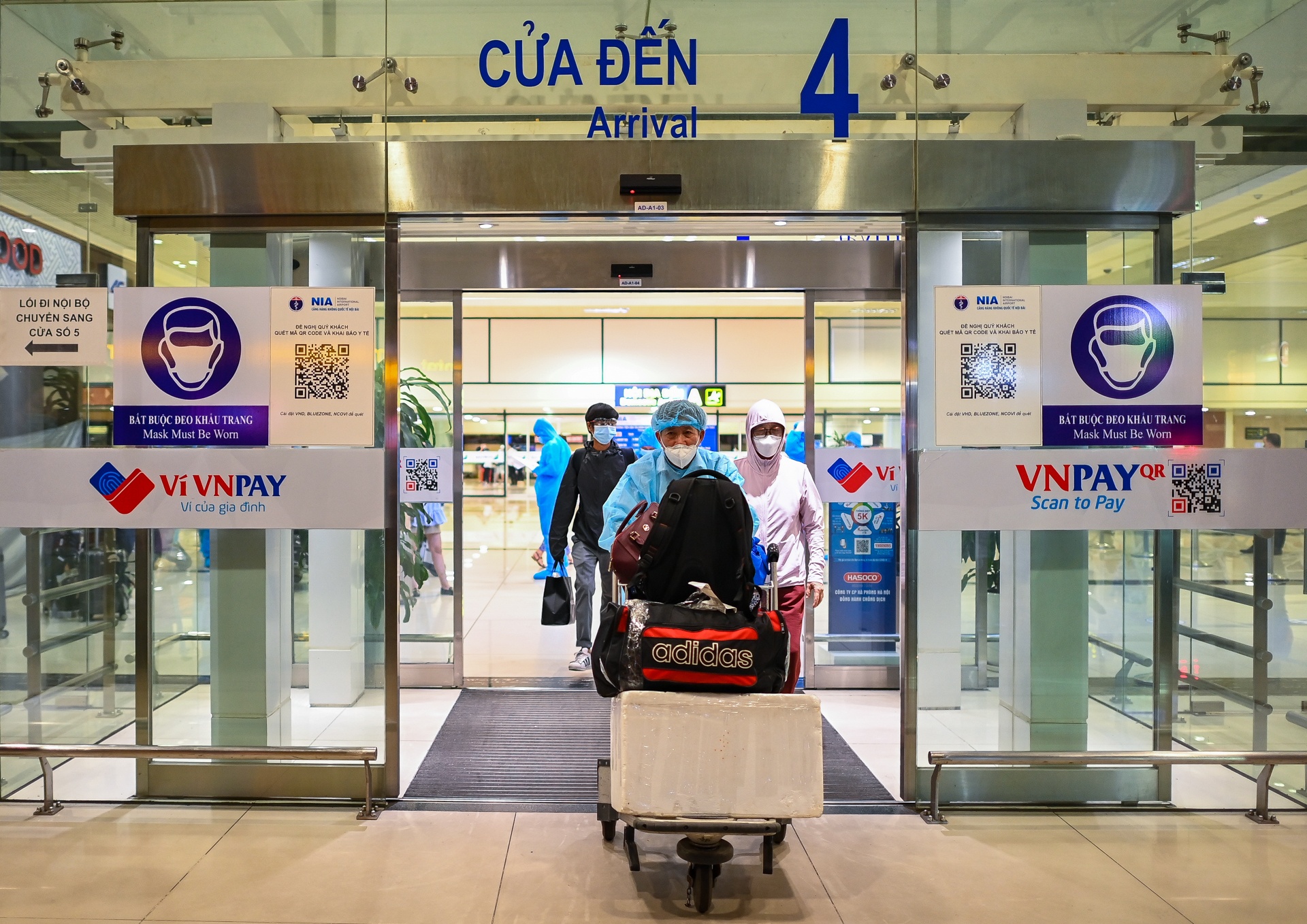 Khong cach ly nguoi tu TP.HCM ve Ha Noi anh 1