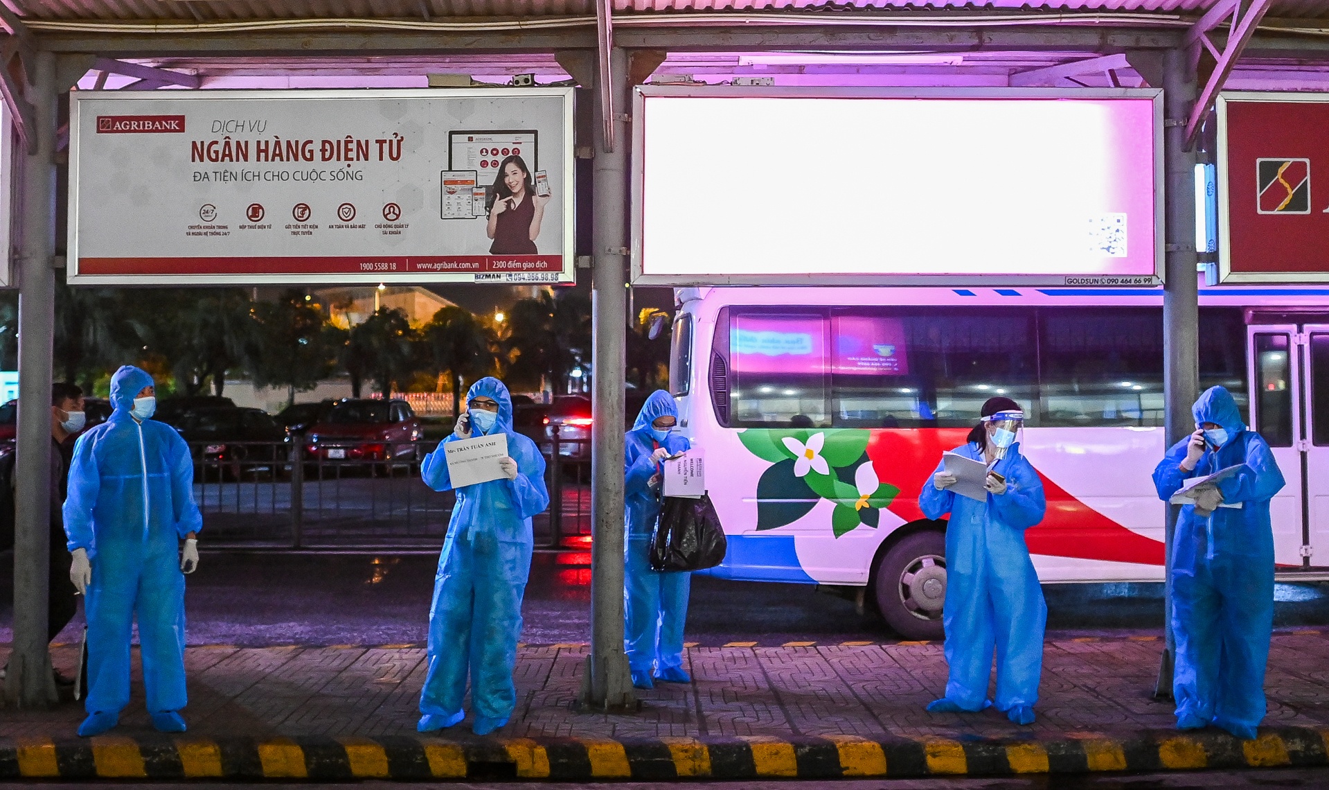 Khong cach ly nguoi tu TP.HCM ve Ha Noi anh 7