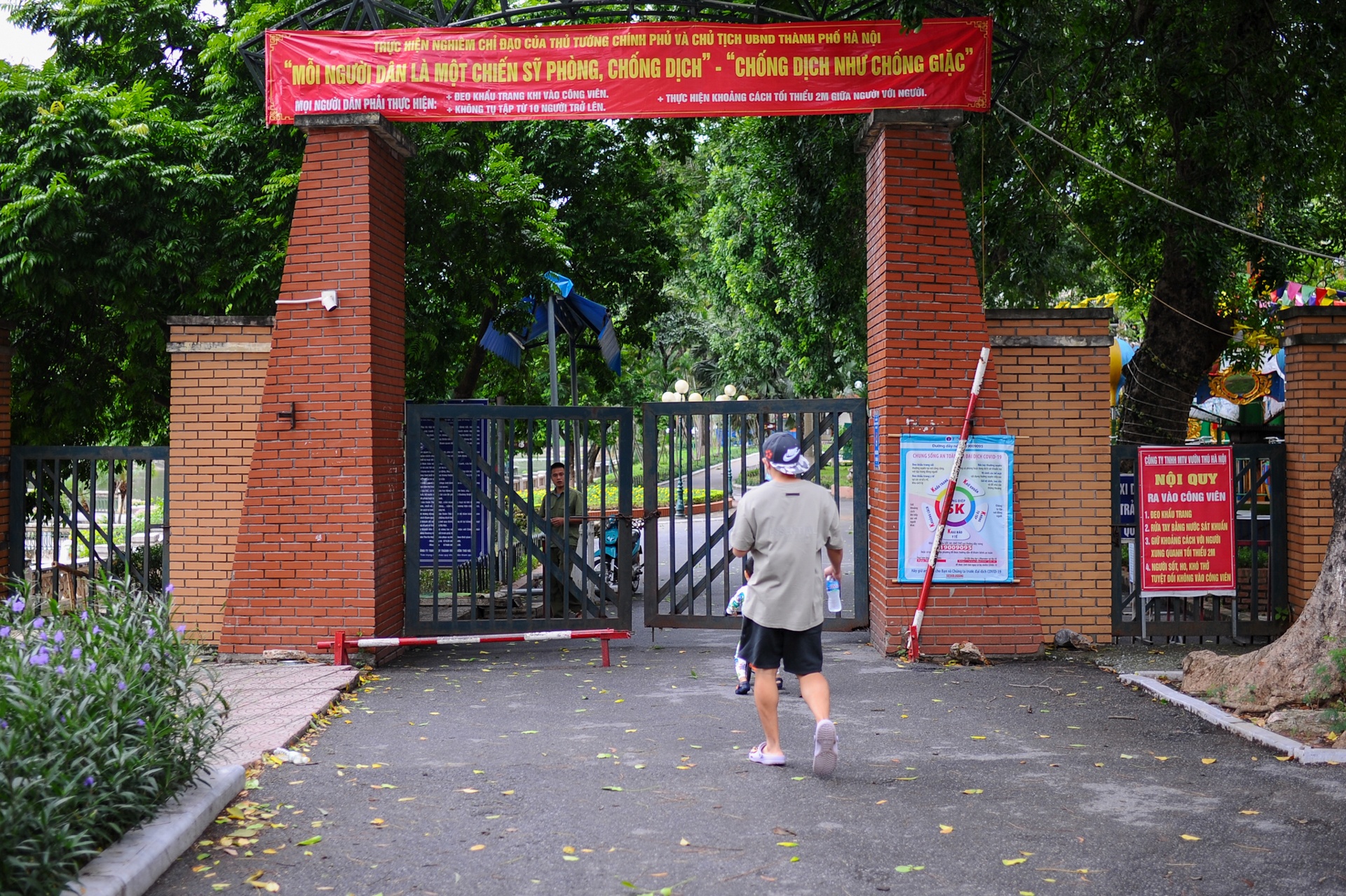 Cong vien o Ha Noi mo cua anh 9