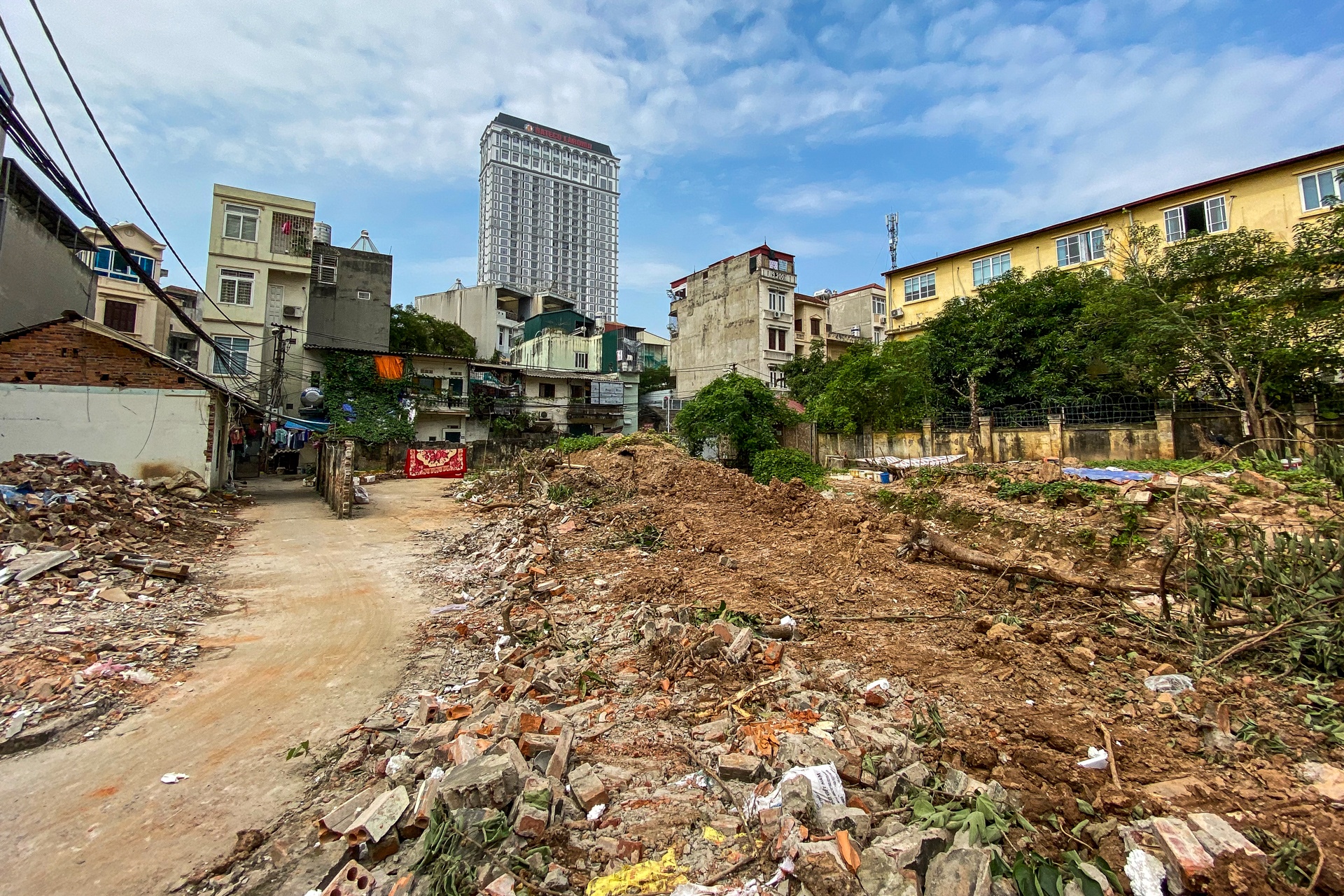 Dien mao duong Huynh Thuc Khang keo dai anh 9