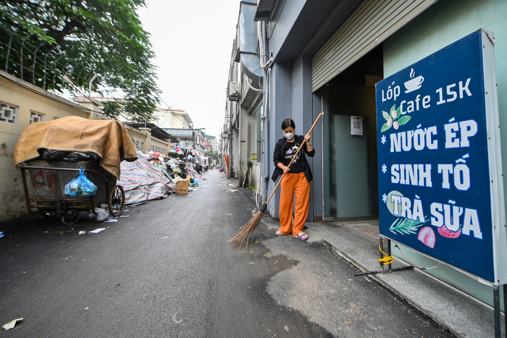 Rac thai sinh hoat un u Ha Noi anh 2