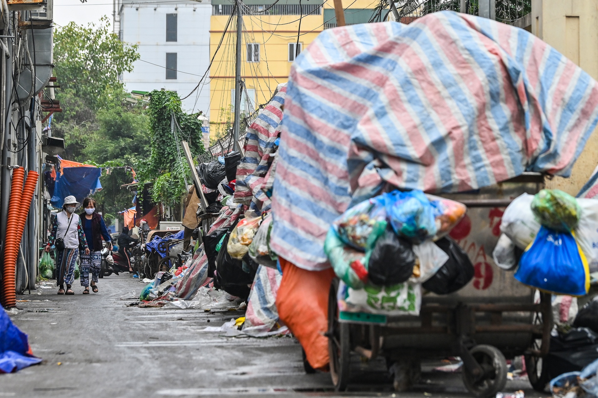 Rac thai sinh hoat un u Ha Noi anh 3