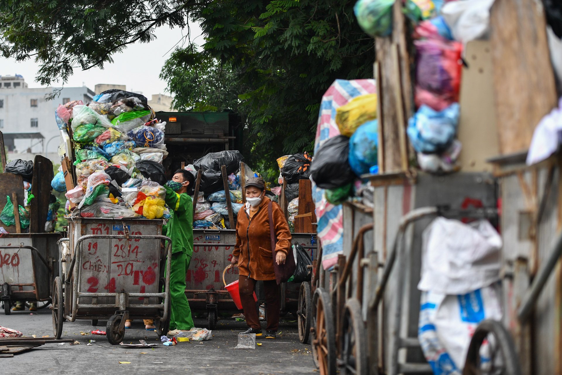 Rac thai sinh hoat un u Ha Noi anh 6