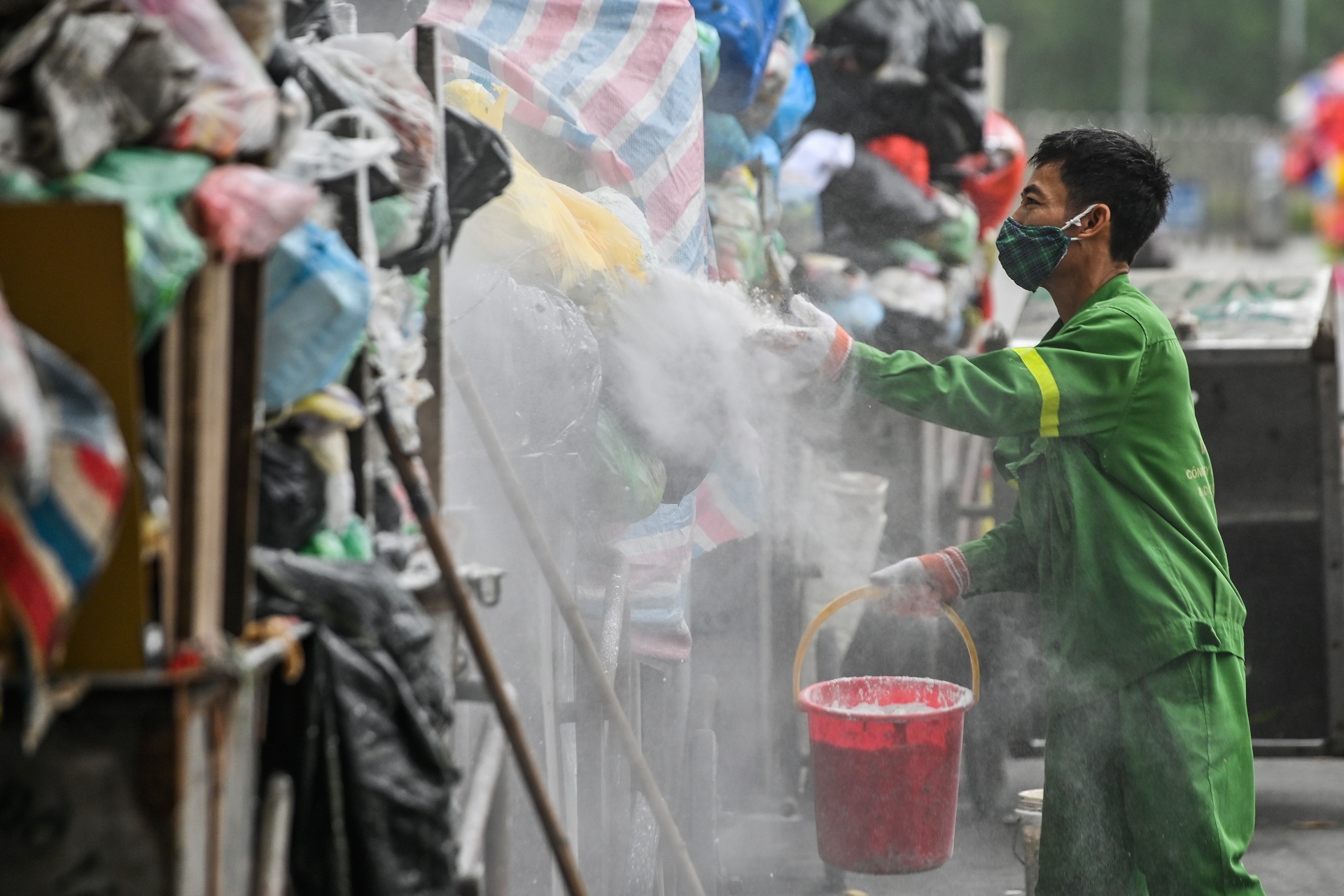 Rac thai sinh hoat un u Ha Noi anh 7