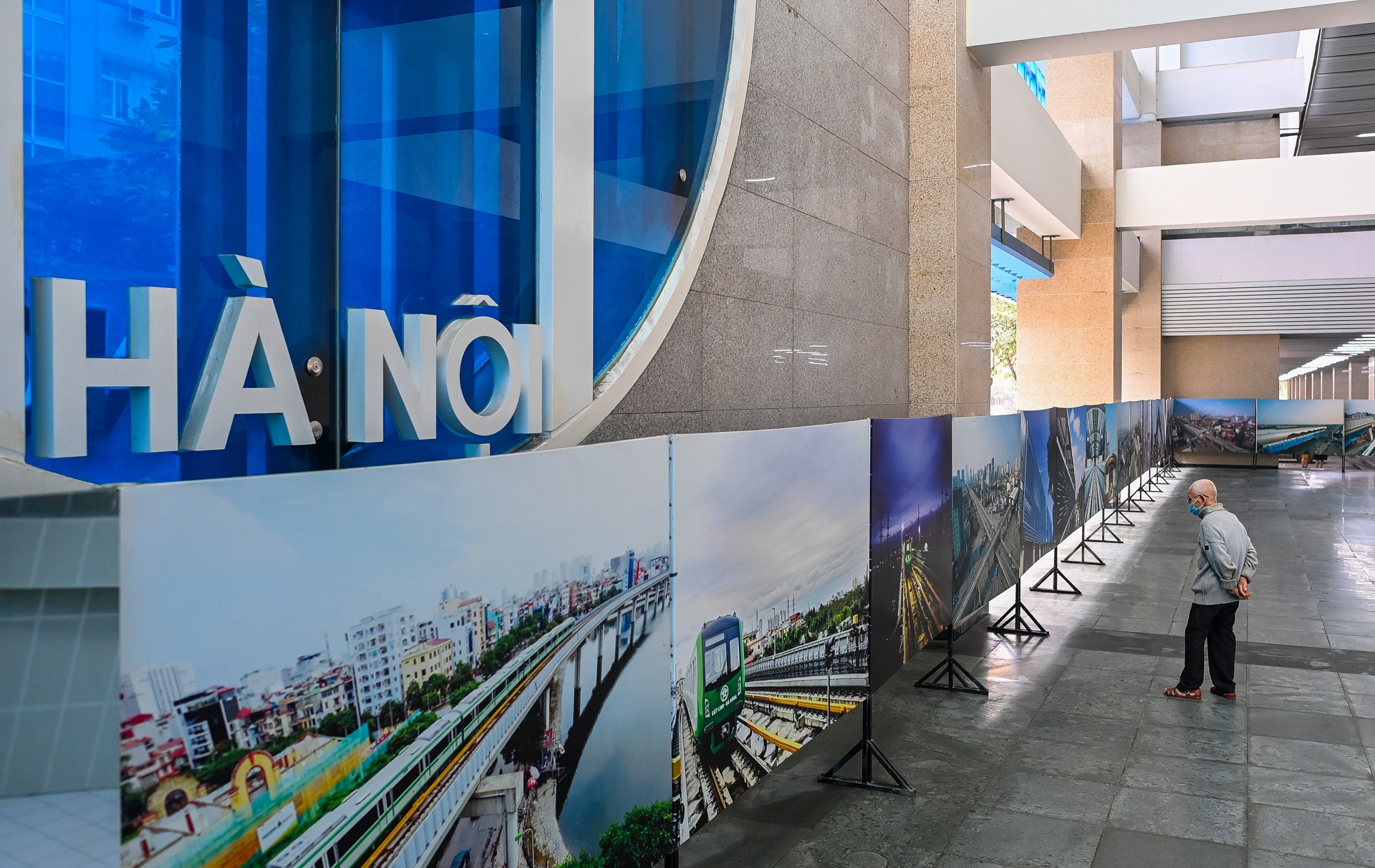 Cuoc hen 10 nam tau Cat Linh - Ha Dong anh 2