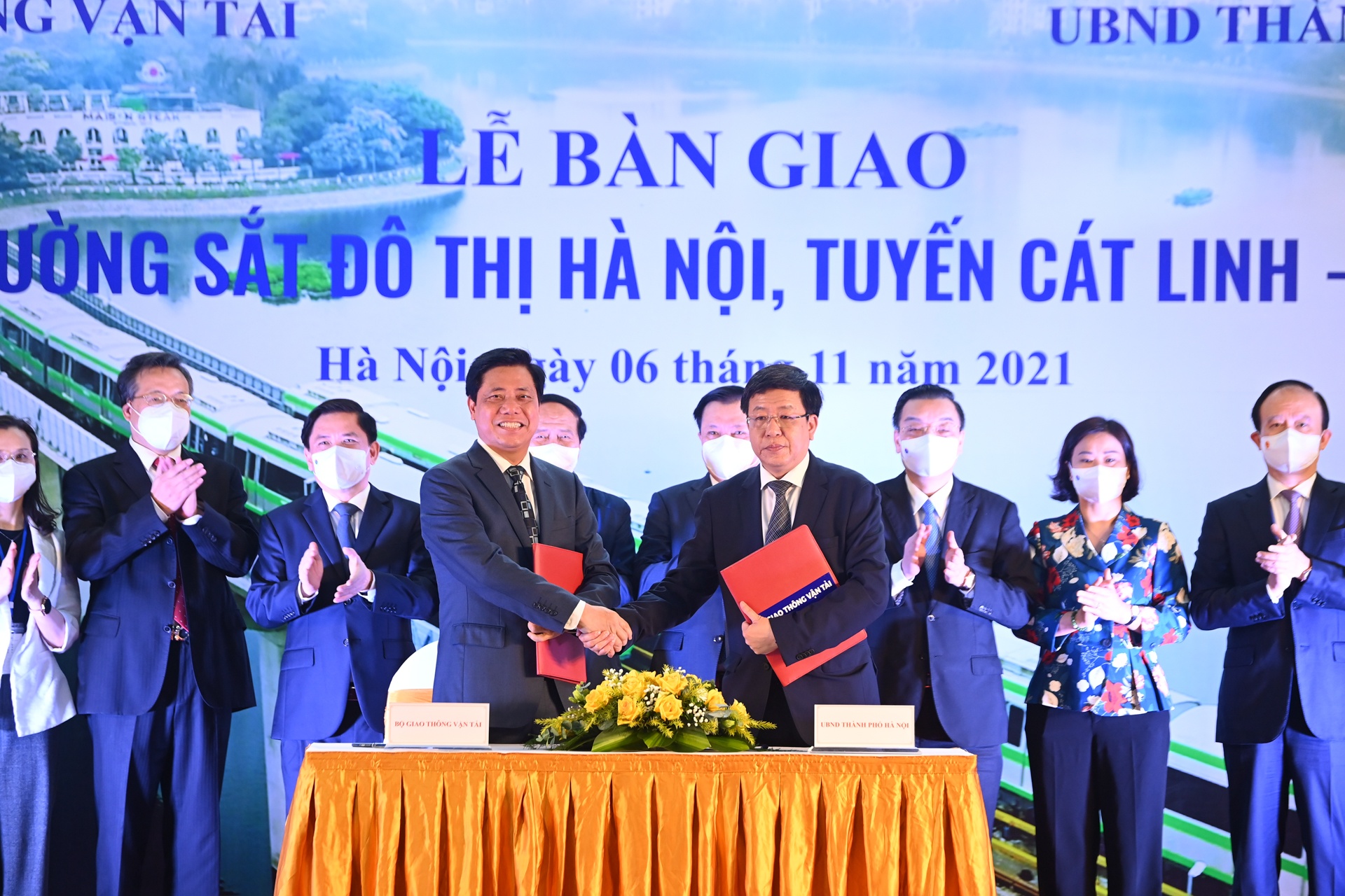 Cuoc hen 10 nam tau Cat Linh - Ha Dong anh 33