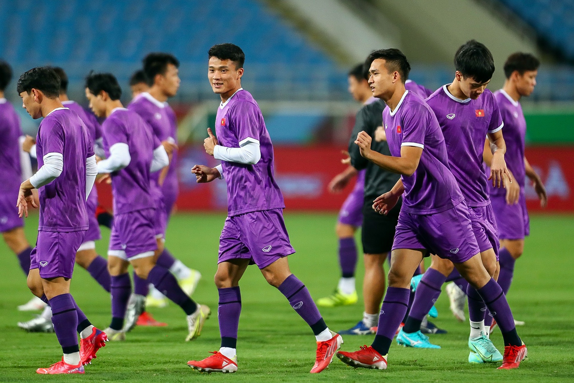 Doi tuyen Viet Nam tap luyen tren san My Dinh anh 4