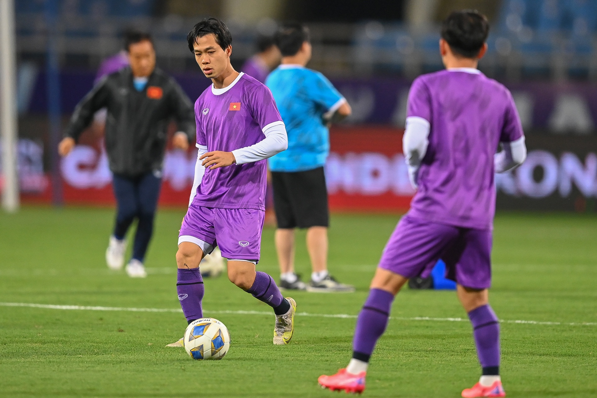 Doi tuyen Viet Nam tap luyen tren san My Dinh anh 5