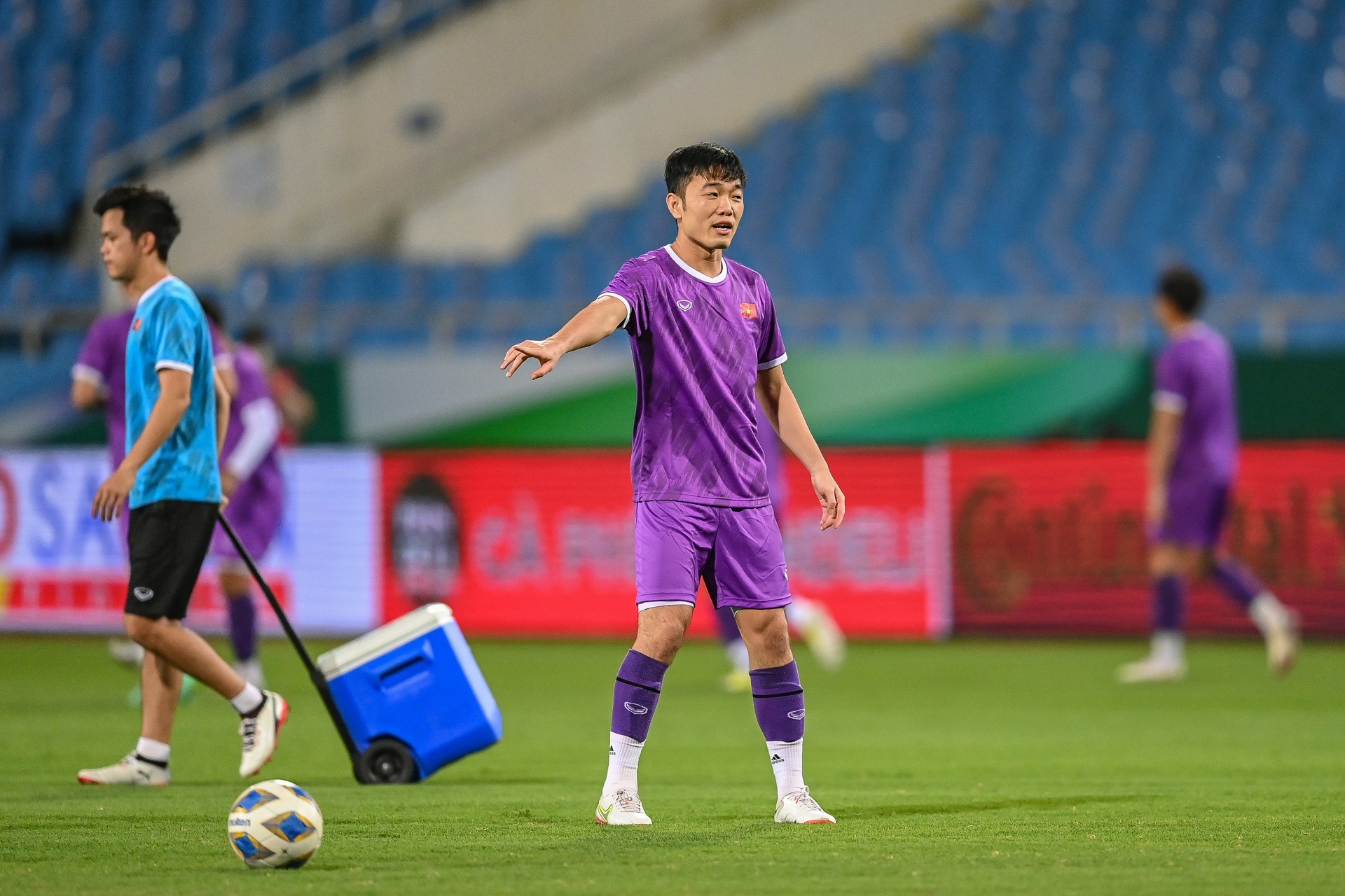 Doi tuyen Viet Nam tap luyen tren san My Dinh anh 6