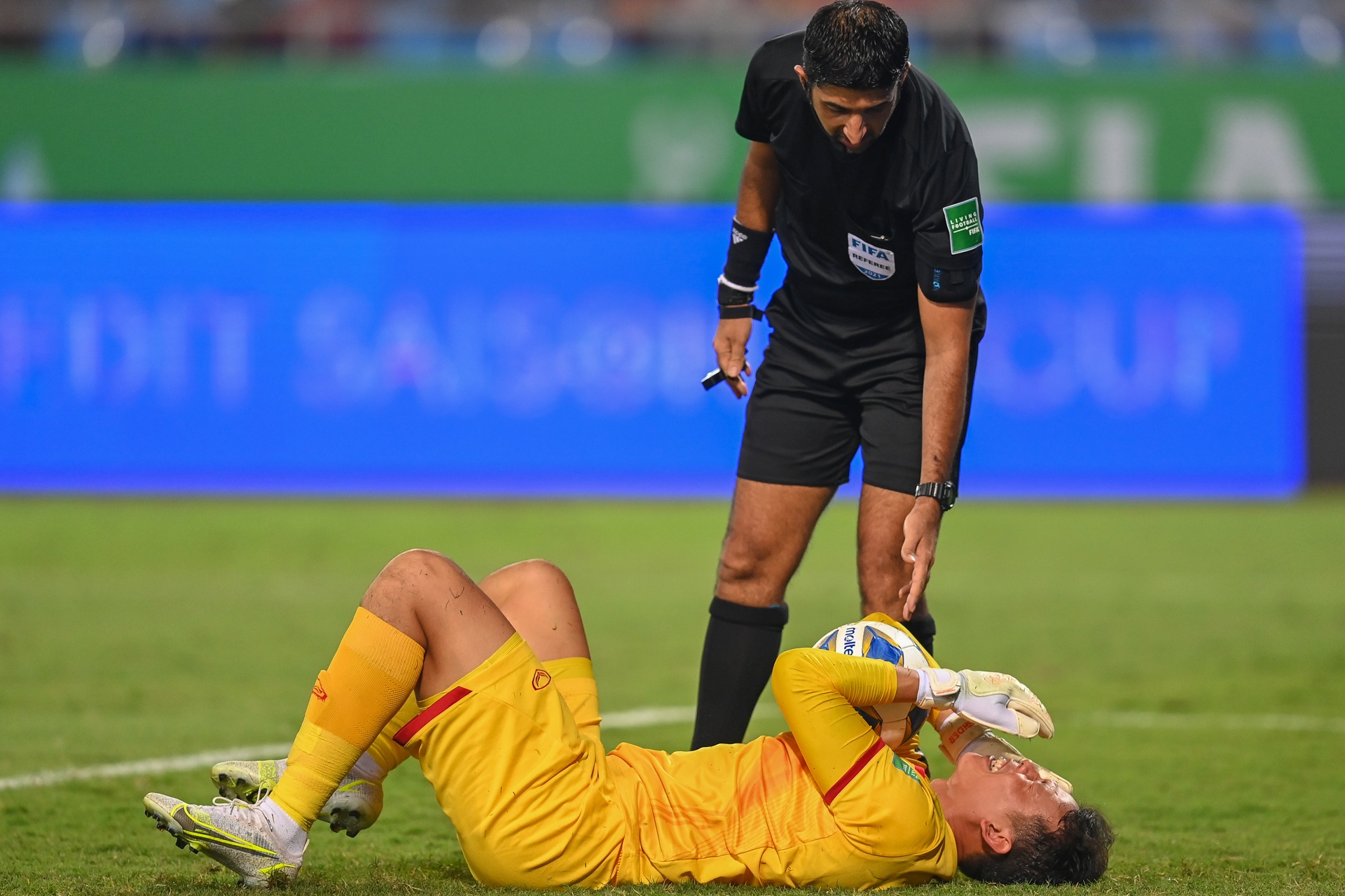 Tan Truong bi dap vao mat anh 3