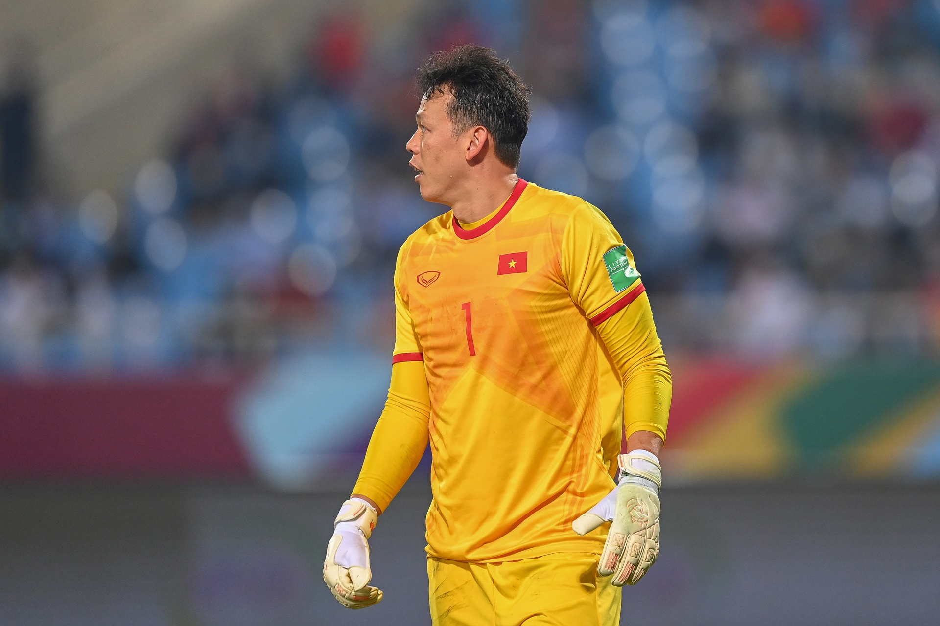 Tan Truong bi dap vao mat anh 9