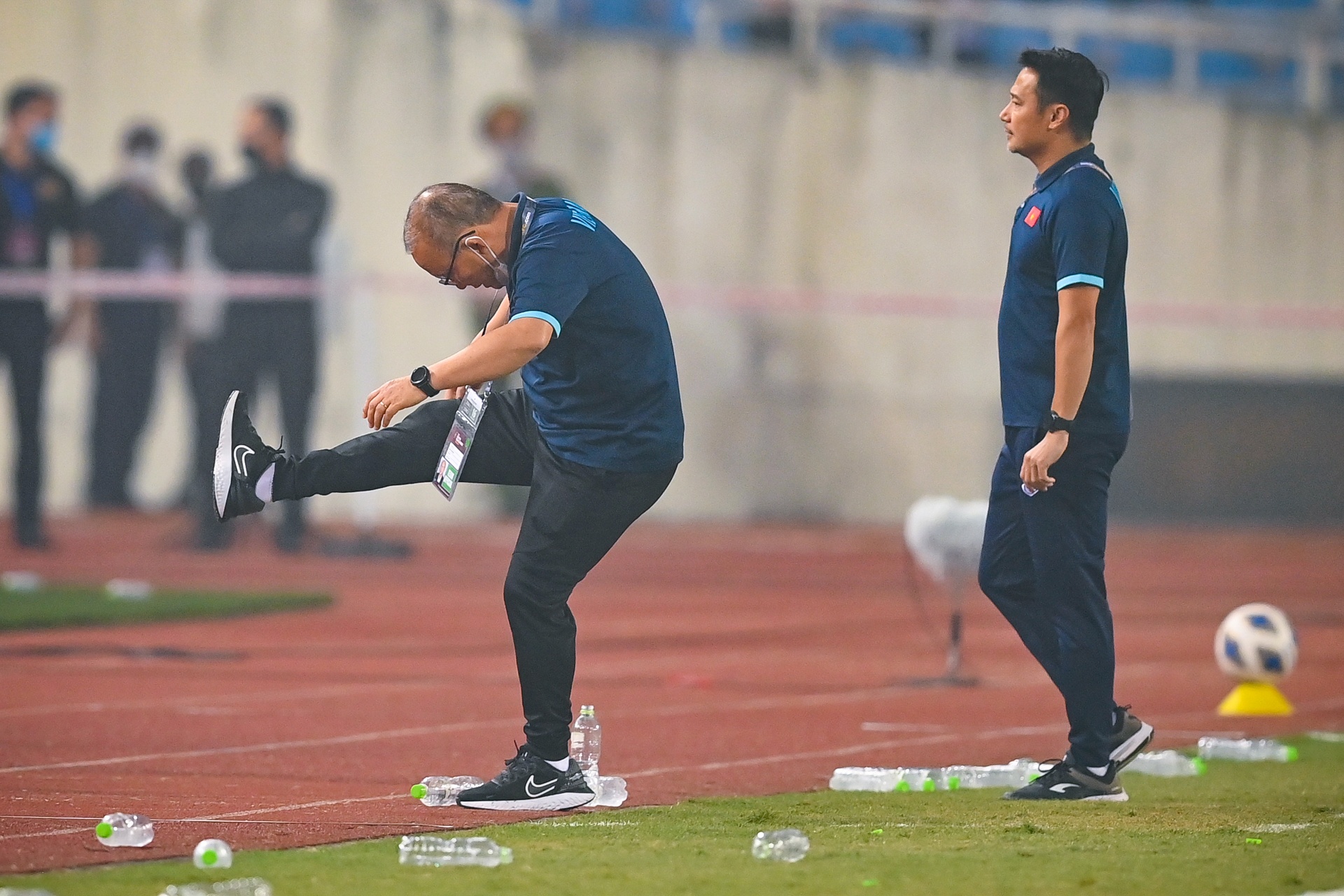 Tuyen Viet Nam thua tren san nha anh 10