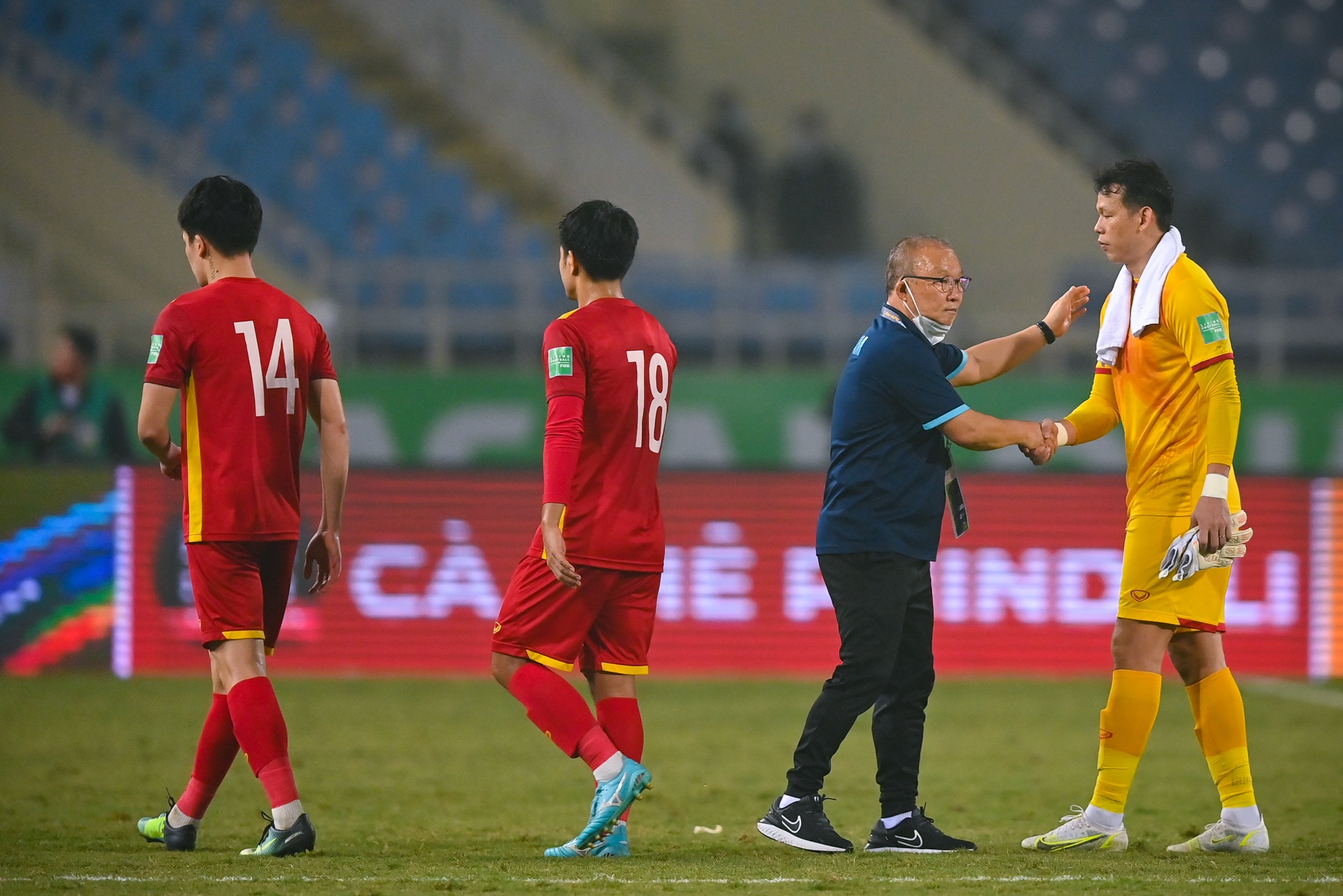 Tuyen Viet Nam thua tren san nha anh 11