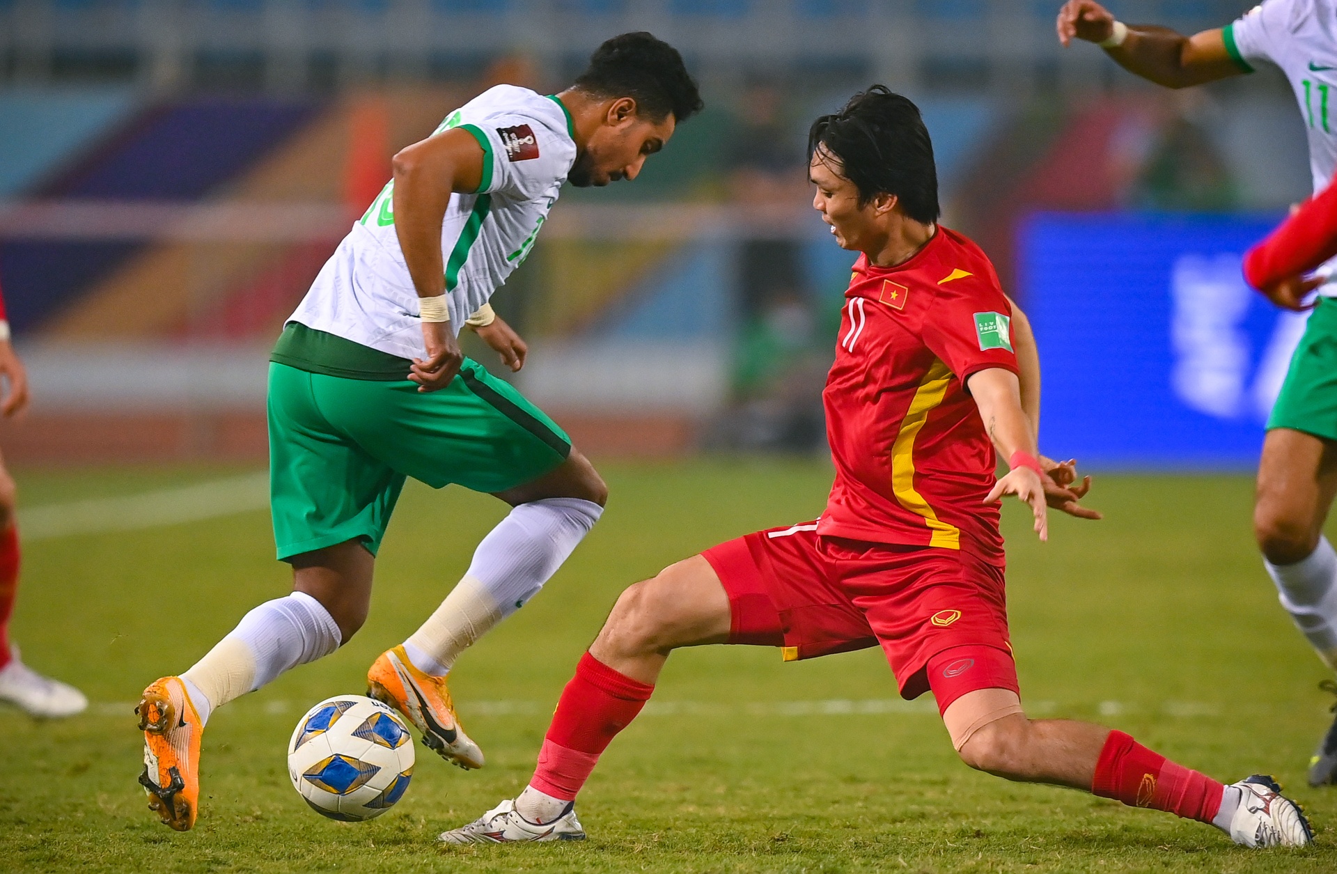 Tuyen Viet Nam thua tren san nha anh 1