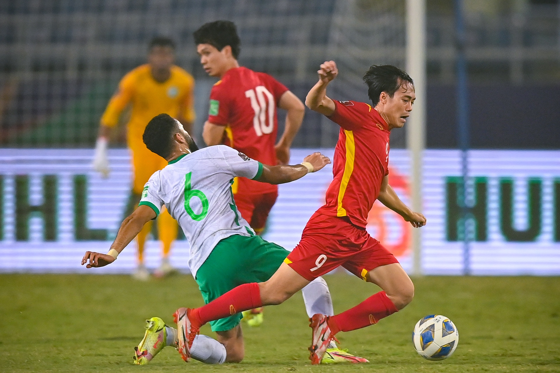 Tuyen Viet Nam thua tren san nha anh 2