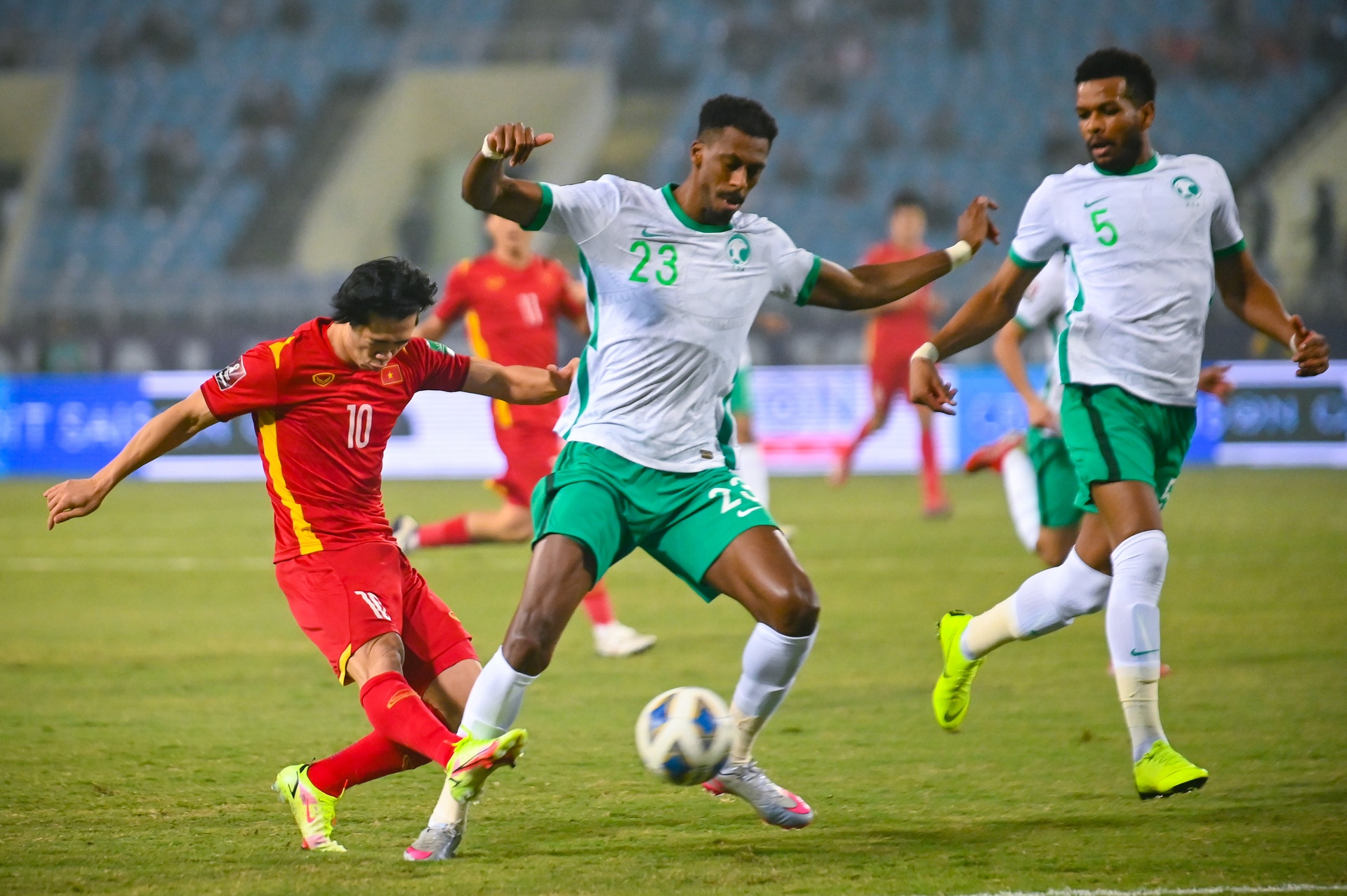 Tuyen Viet Nam thua tren san nha anh 4