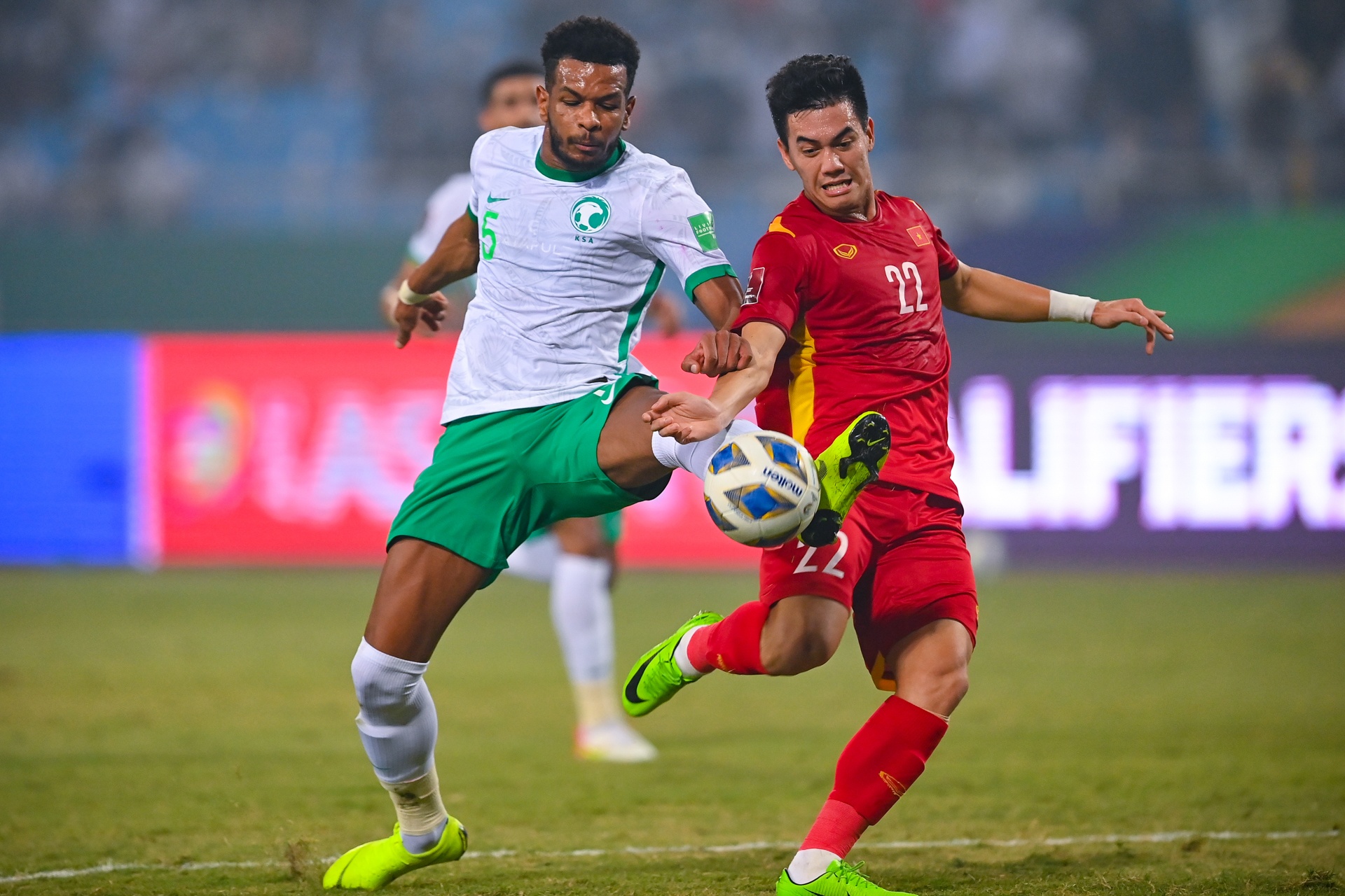 Tuyen Viet Nam thua tren san nha anh 6