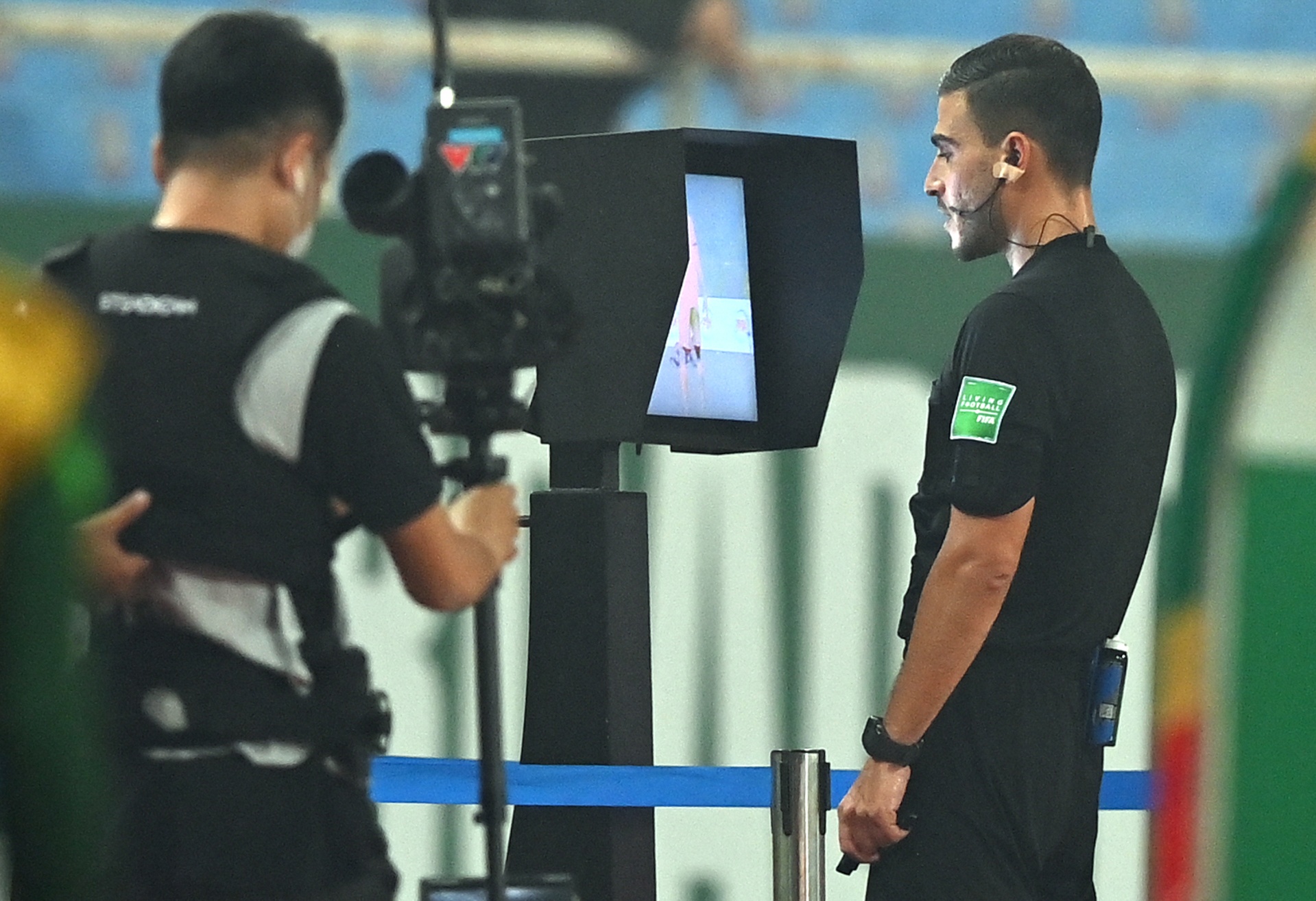 Tuyen Viet Nam thua tren san nha anh 8