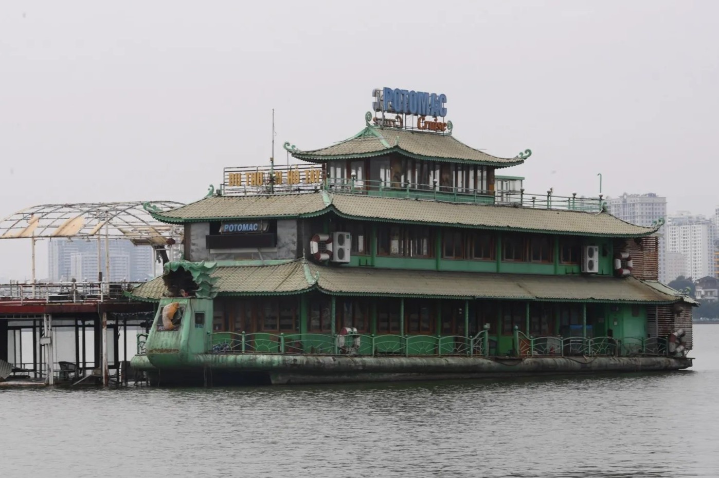 'Nghia dia' du thuyen o ho Tay hinh anh