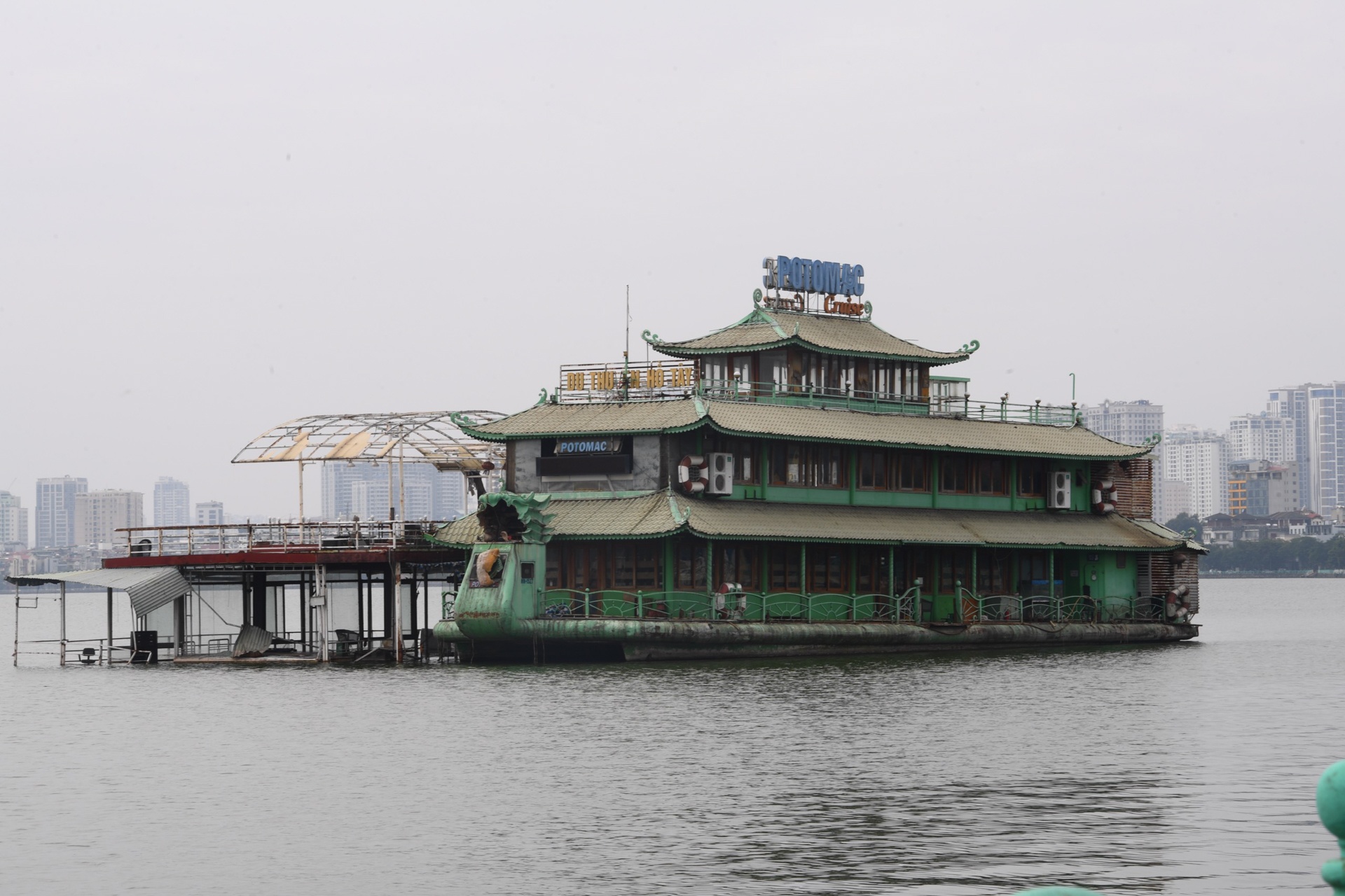 Nghia dia du thuyen o Ha Noi anh 3