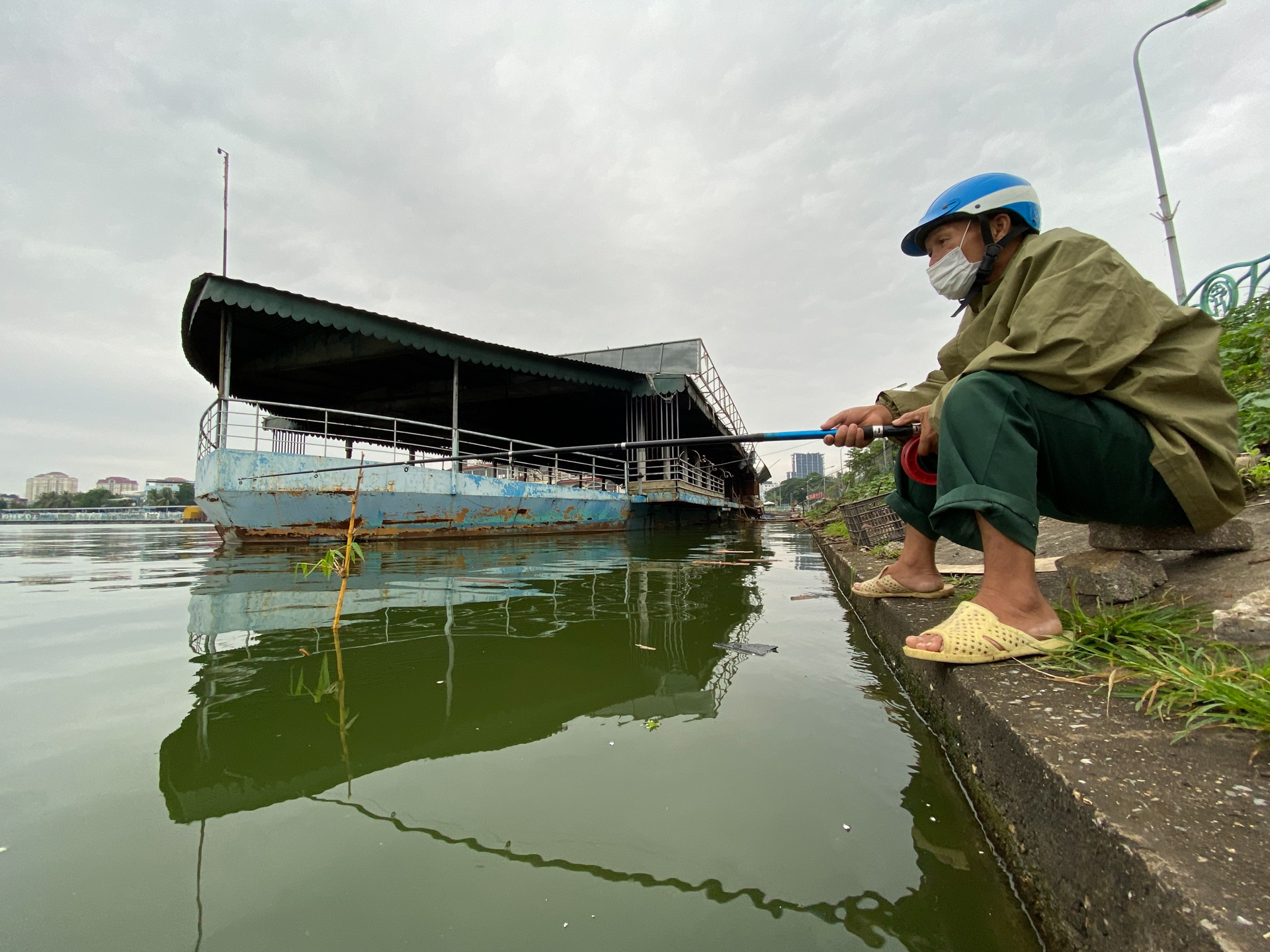 Nghia dia du thuyen o Ha Noi anh 9