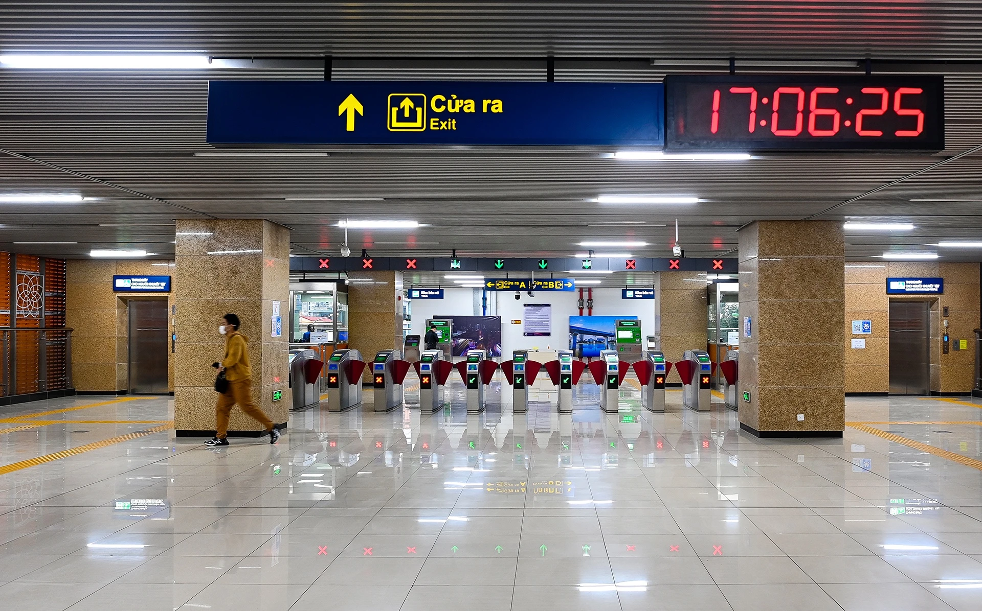 Tau Cat Linh - Ha Dong vang khach anh 10