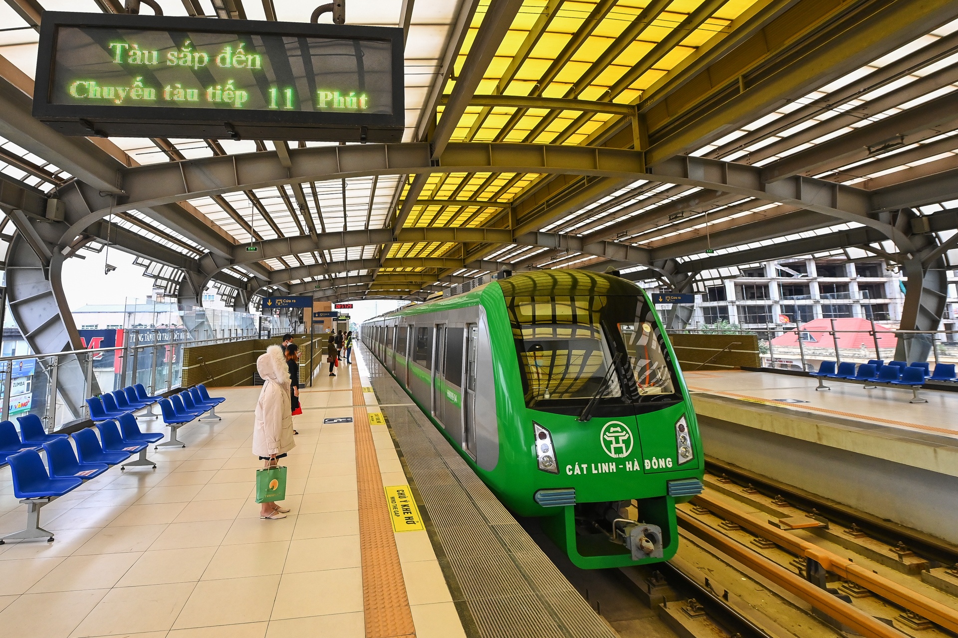 Tau Cat Linh - Ha Dong vang khach anh 1