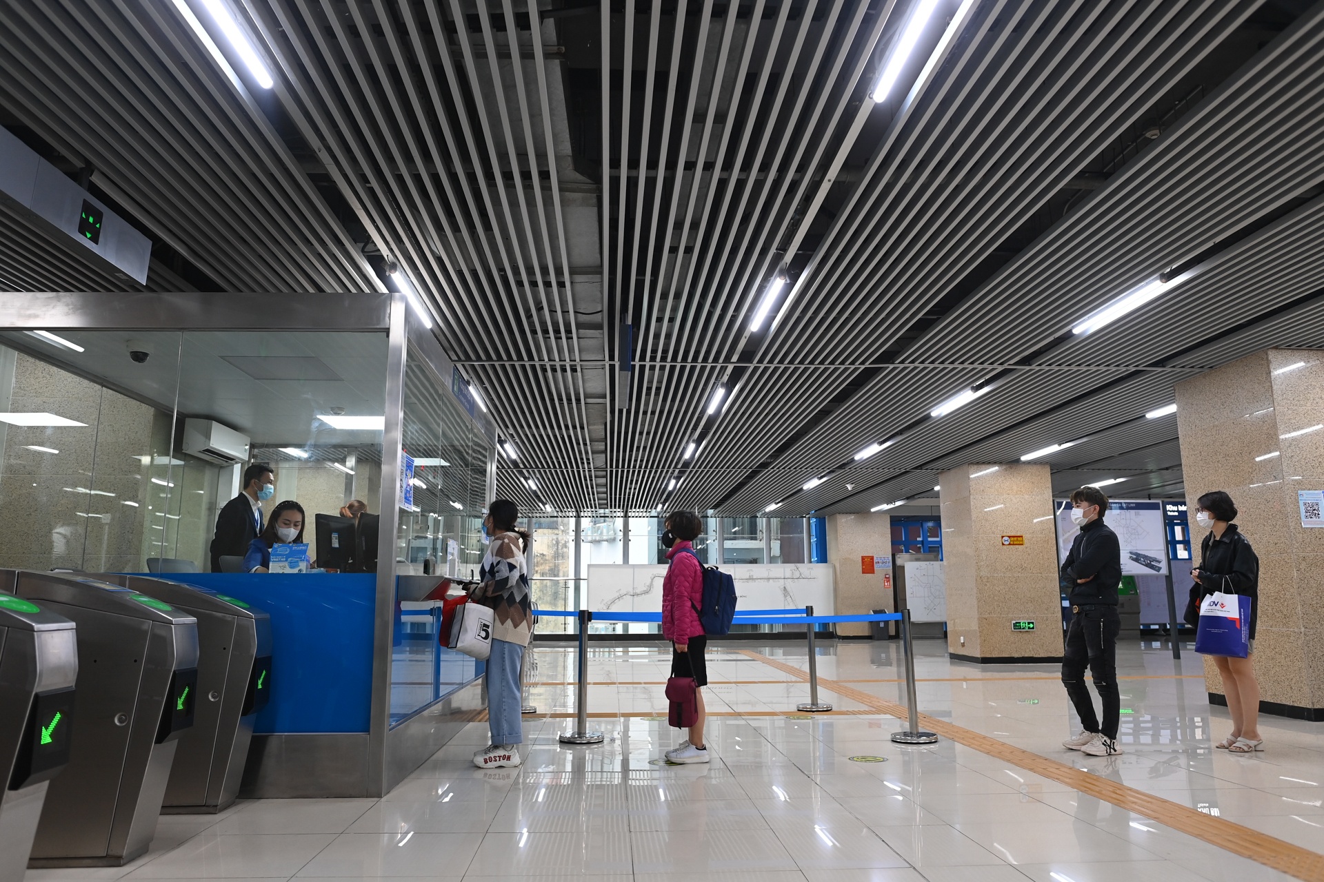 Tau Cat Linh - Ha Dong vang khach anh 4