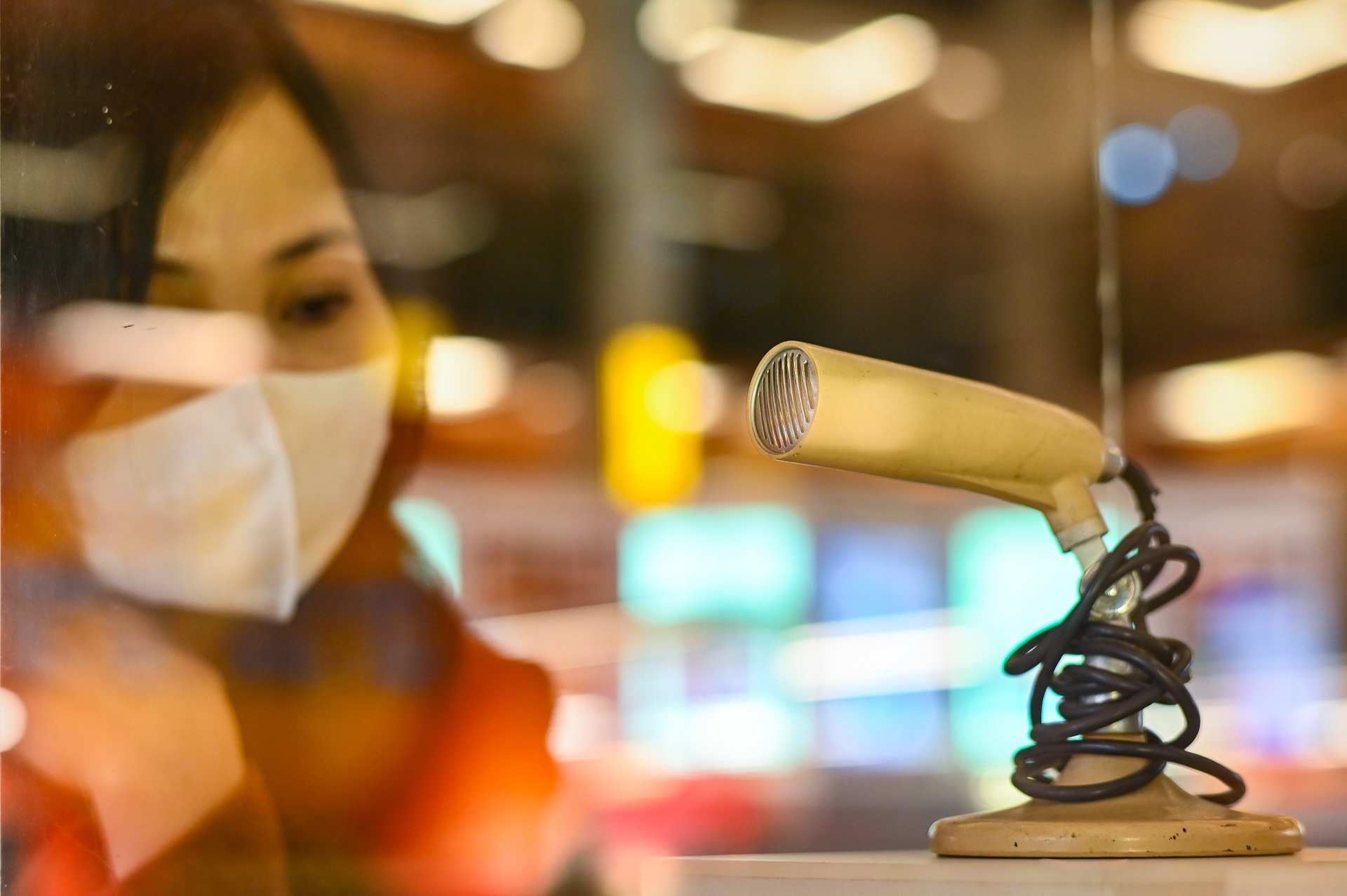 Nhung hien vat quy tai trien lam 'Van hoa soi duong cho quoc dan di' hinh anh