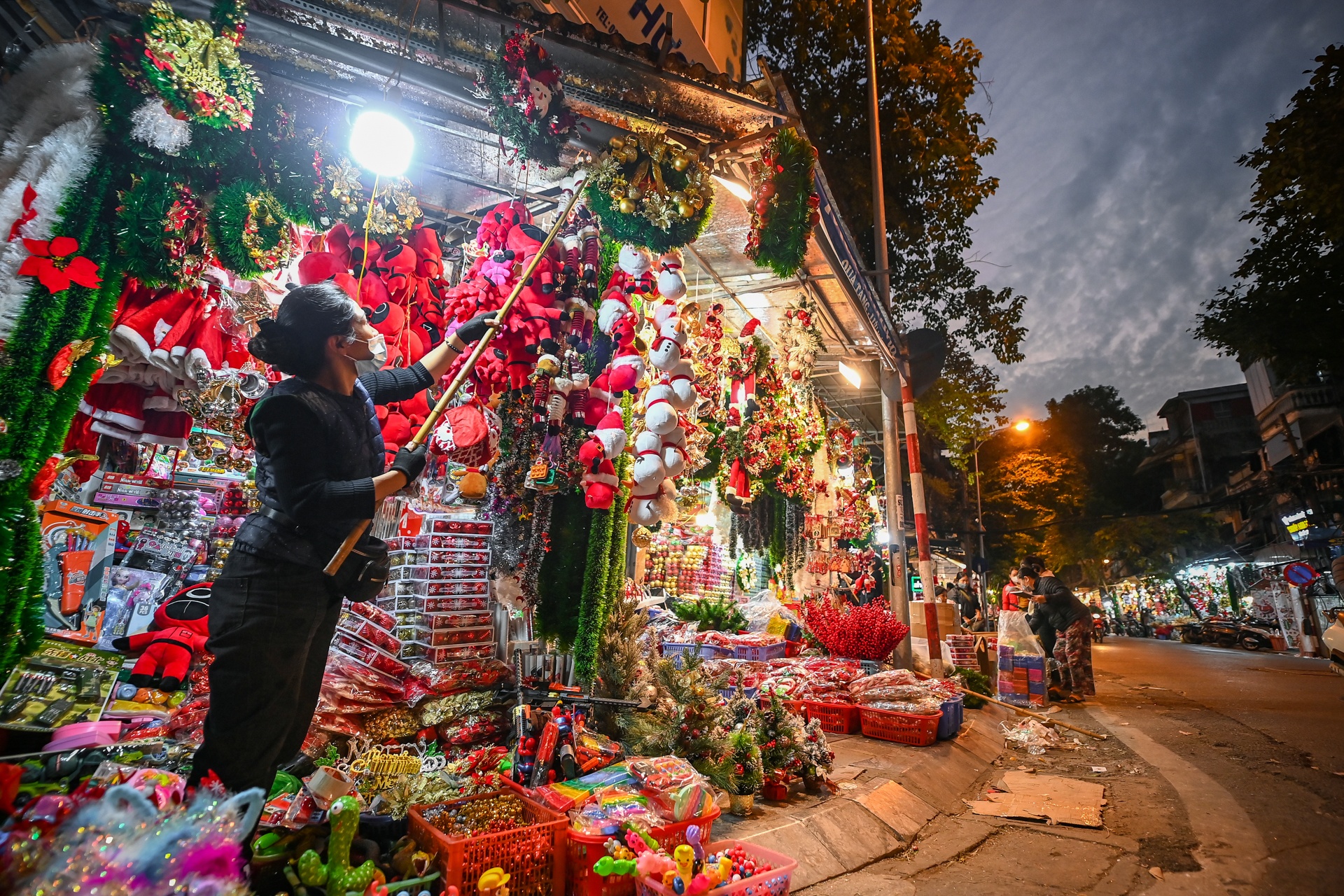 Noel tren pho Hang Ma anh 2