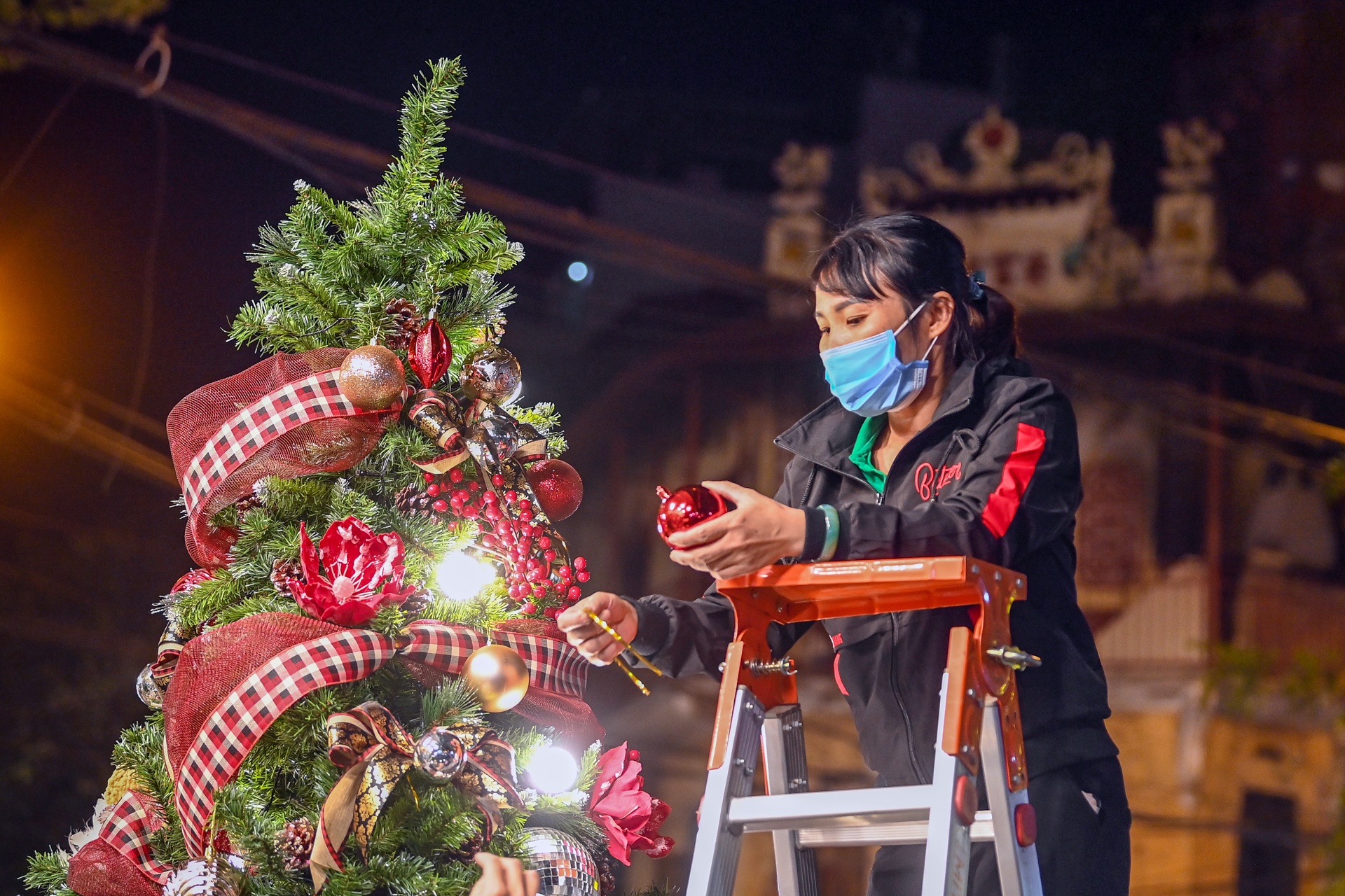 Noel tren pho Hang Ma anh 4