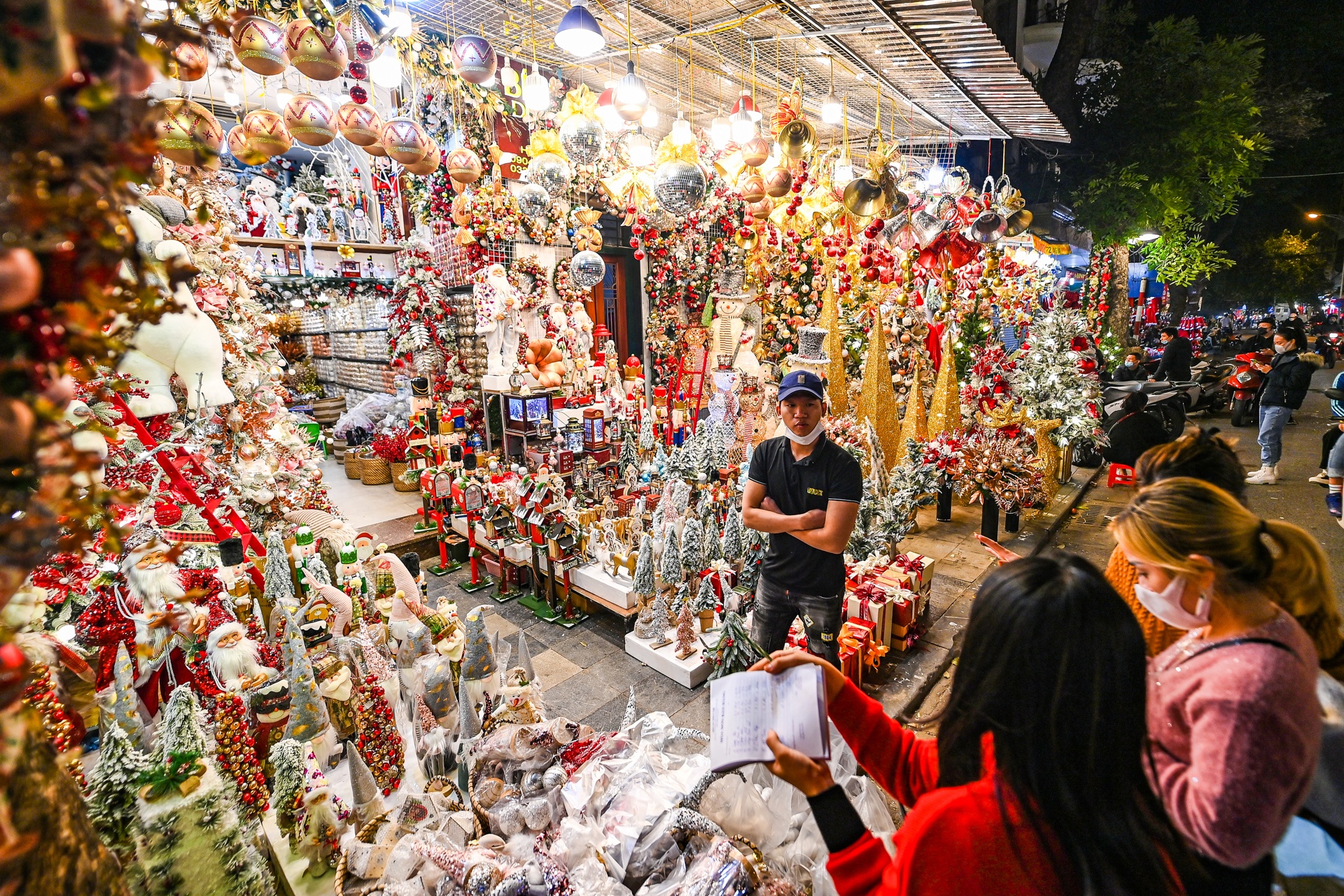 Noel tren pho Hang Ma anh 7