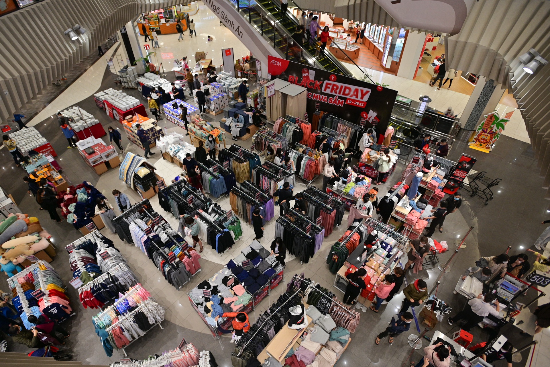 Mua sam do giam gia dip Black Friday anh 11