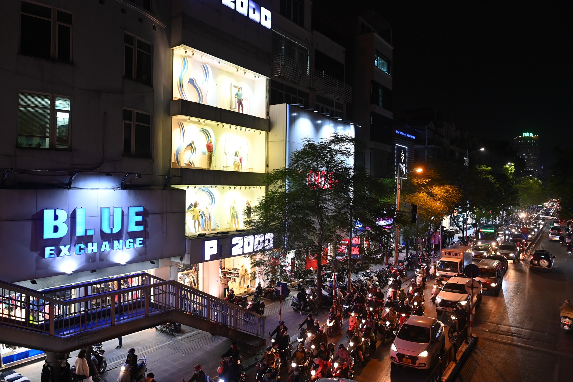 Mua sam do giam gia dip Black Friday anh 1