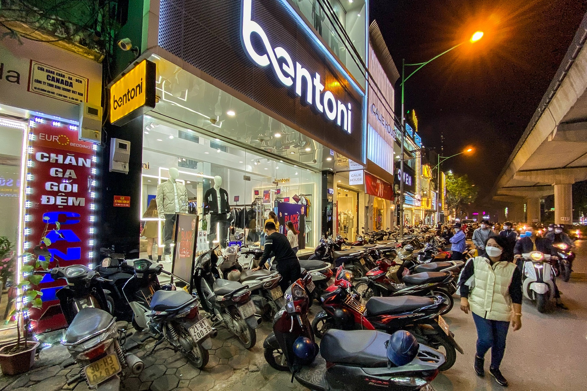 Mua sam do giam gia dip Black Friday anh 3