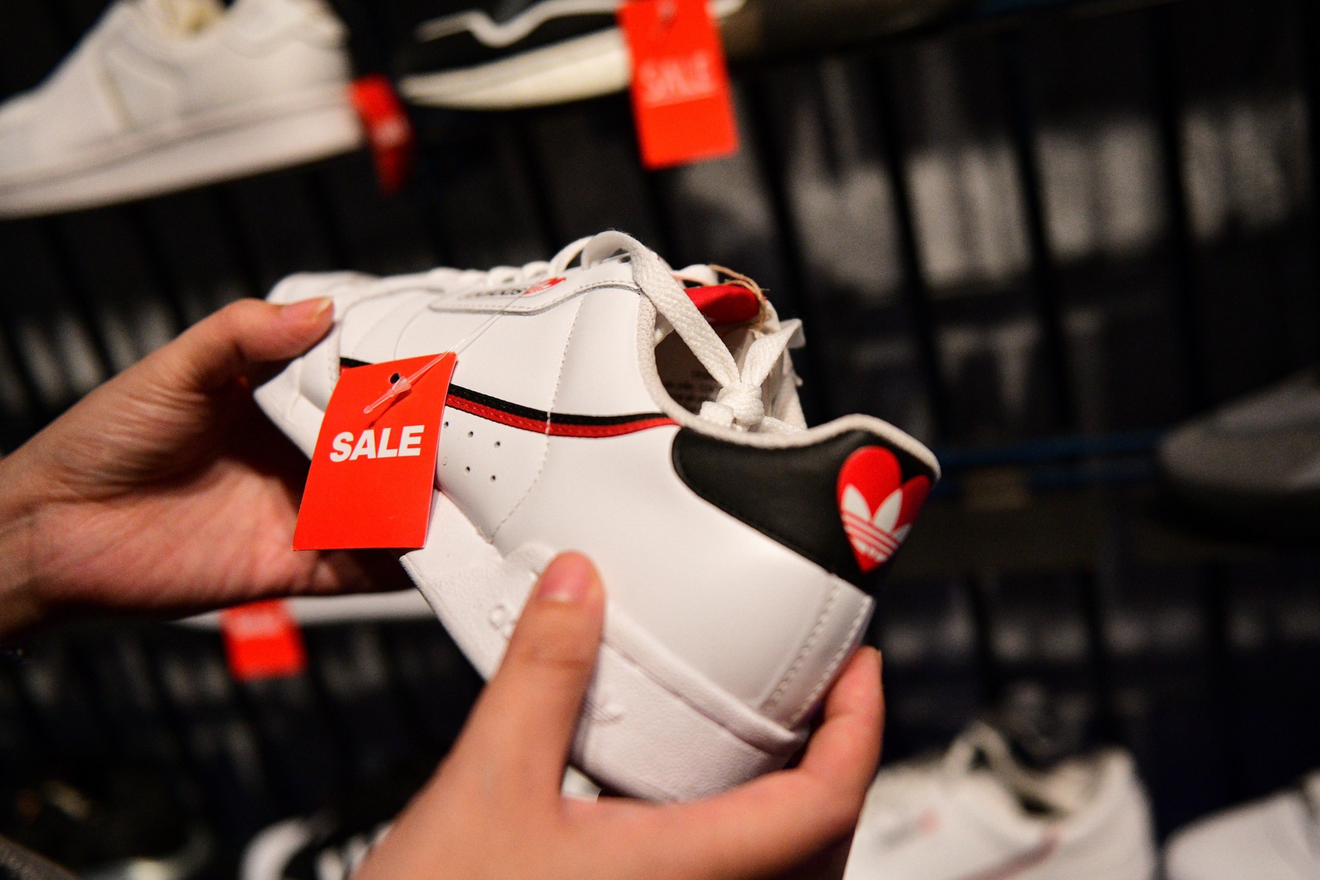 Mua sam do giam gia dip Black Friday anh 8