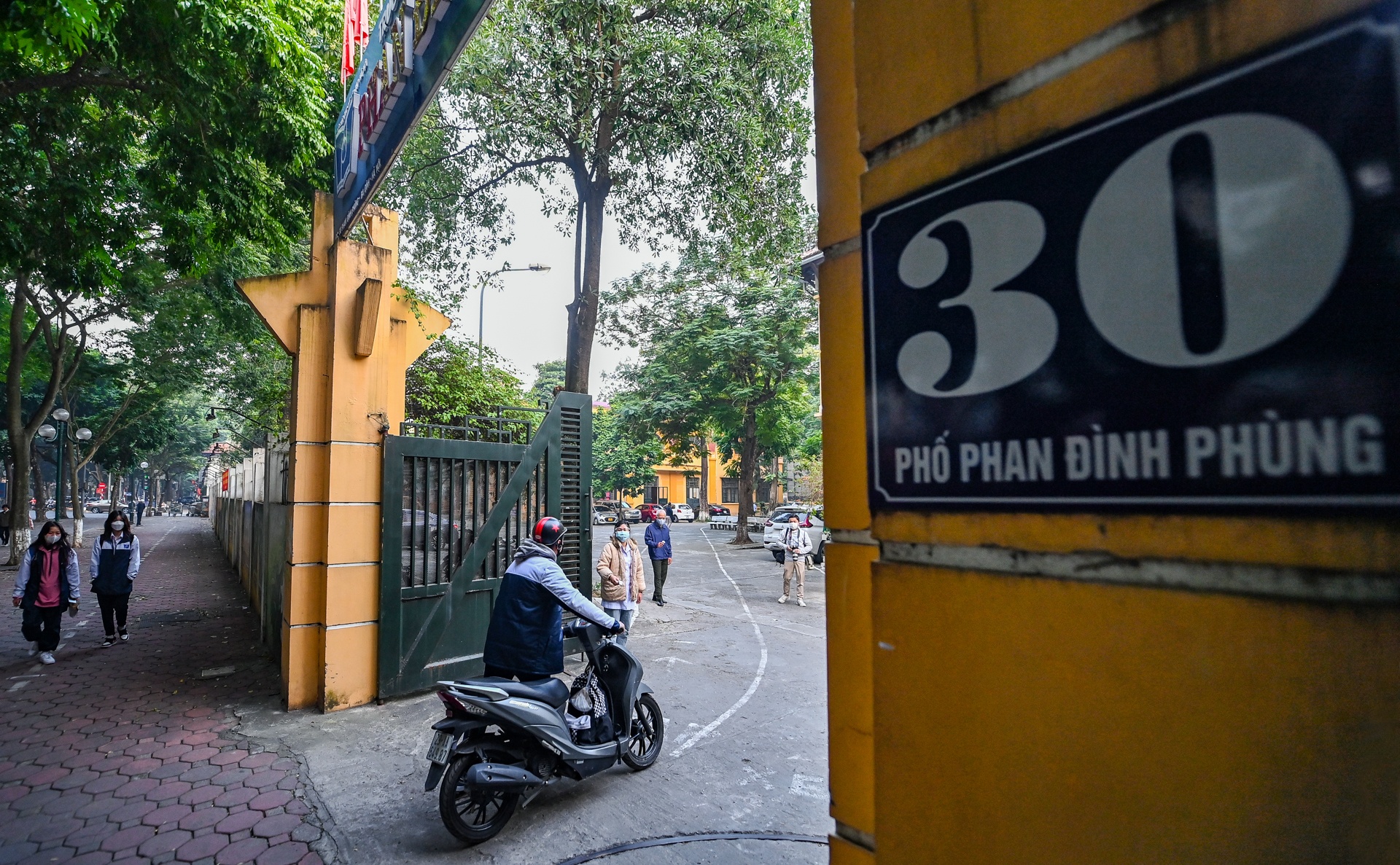 Học sinh THPT Hà Nội quay lại trường ảnh 1 Hoc sinh THPT Ha Noi quay lai truong anh 1