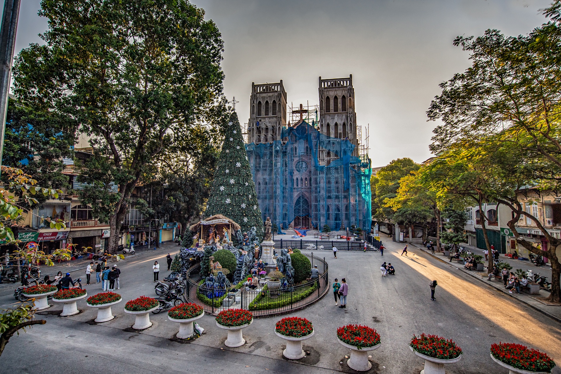 Nha tho Ha Noi trang tri don Noel anh 1