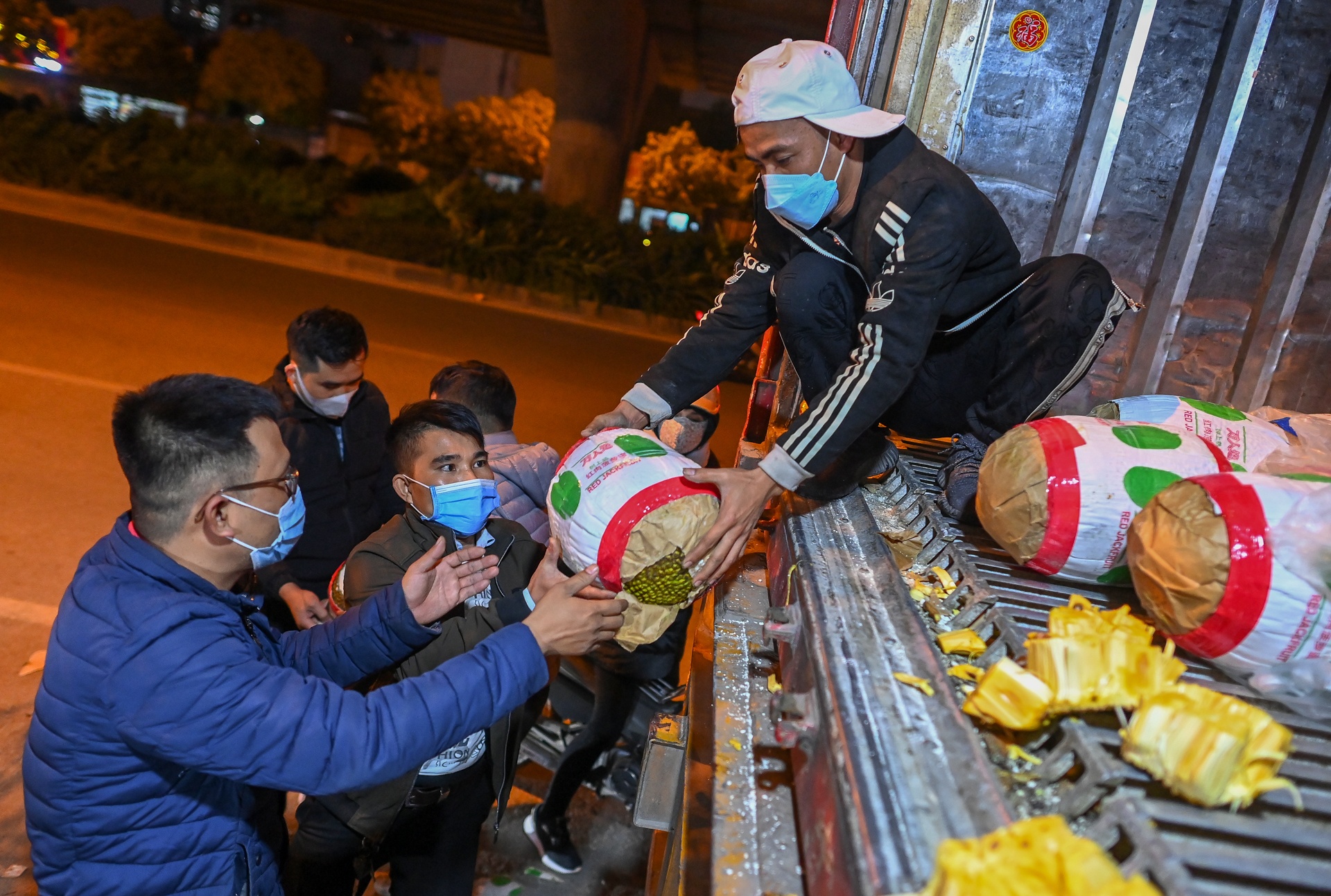 Xuyen dem mua giai cuu mit Thai anh 2