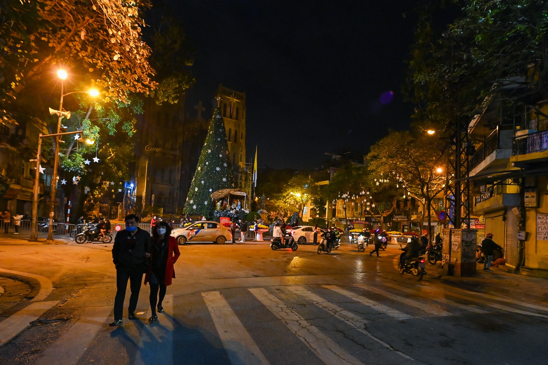 Giao thua vang ve o Ha Noi anh 3