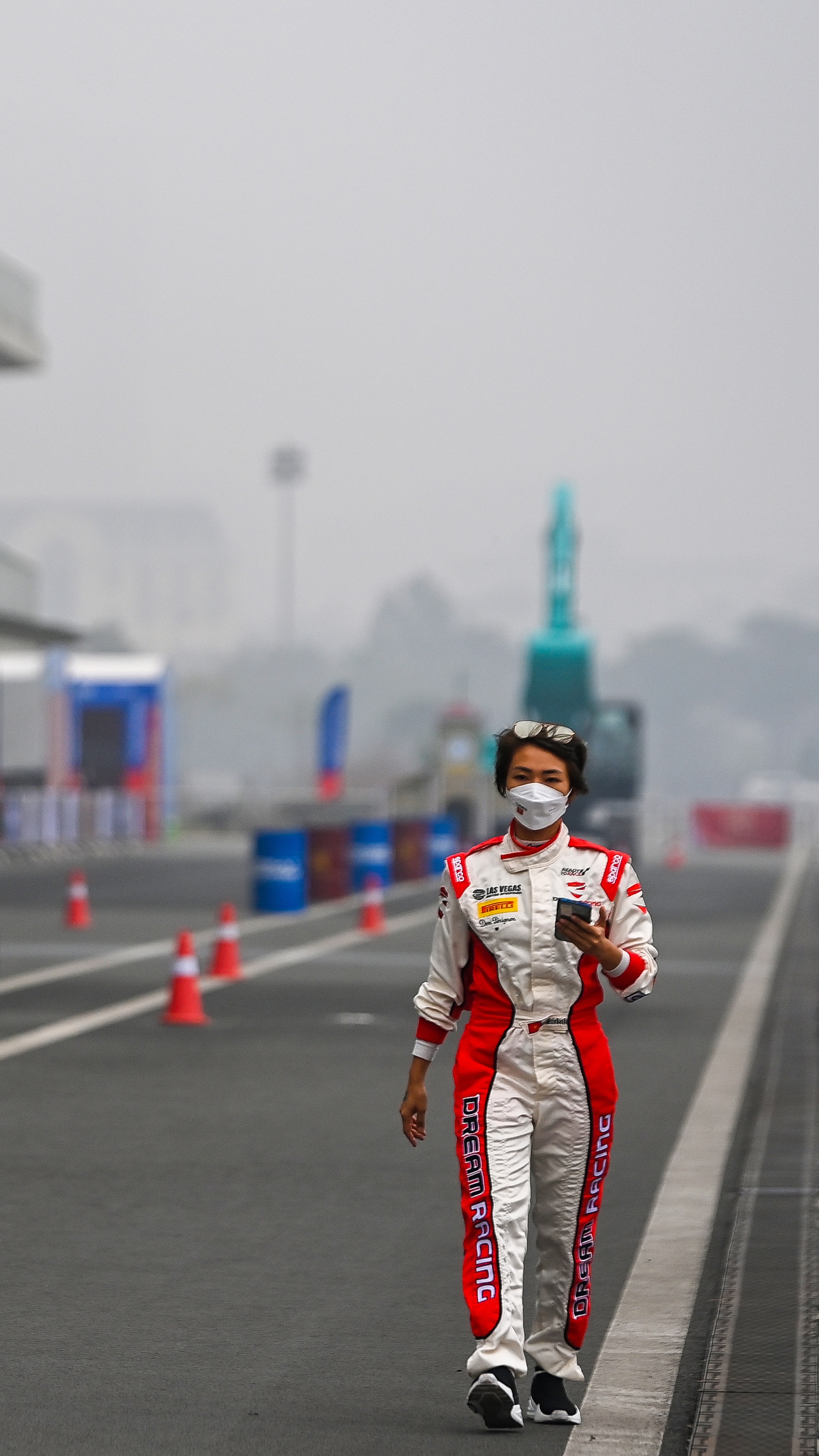 Nu van dong vien chinh phuc duong dua anh 18