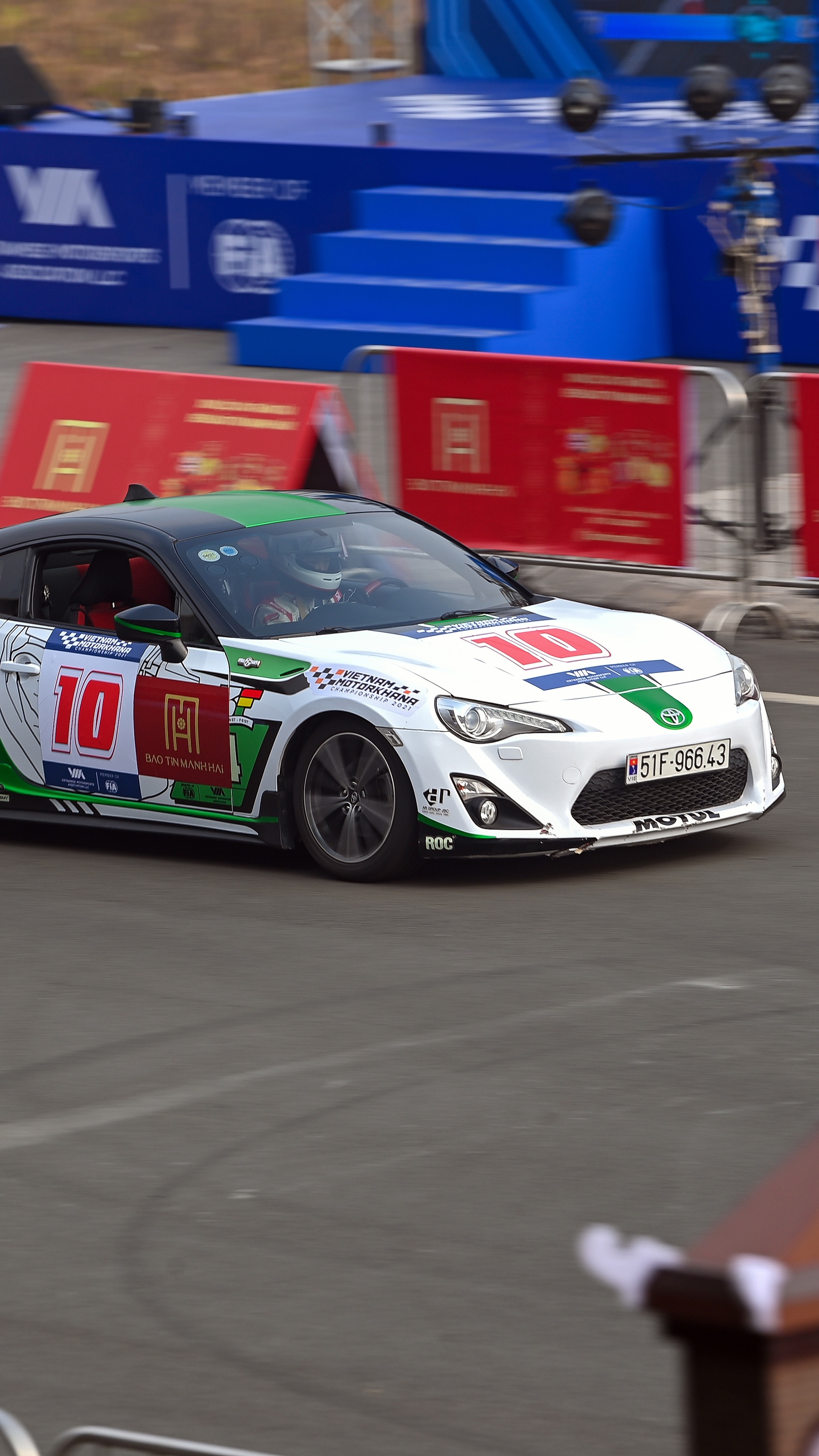 Nu van dong vien chinh phuc duong dua anh 24