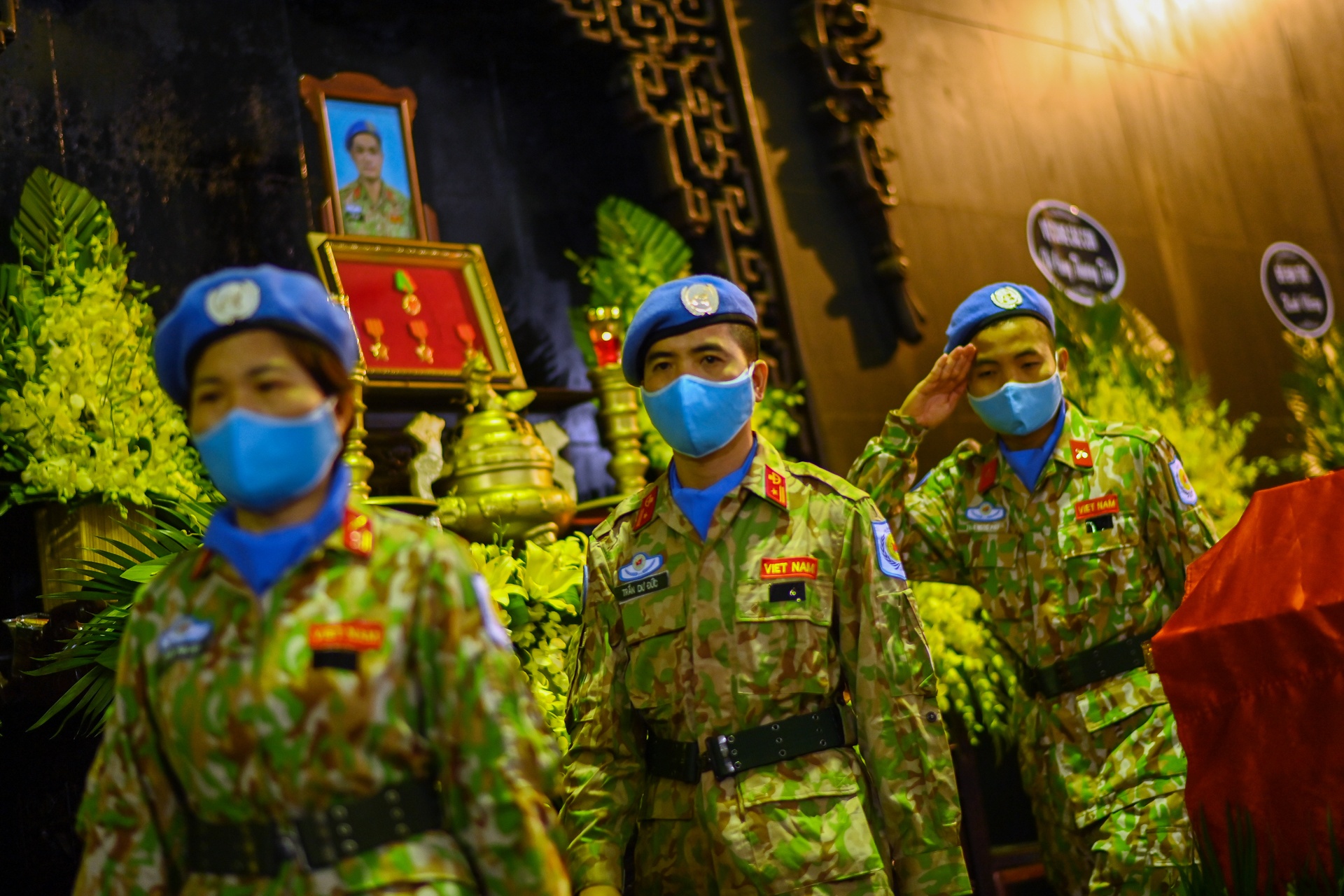 Dong doi tiec thuong trung ta Do Anh hinh anh