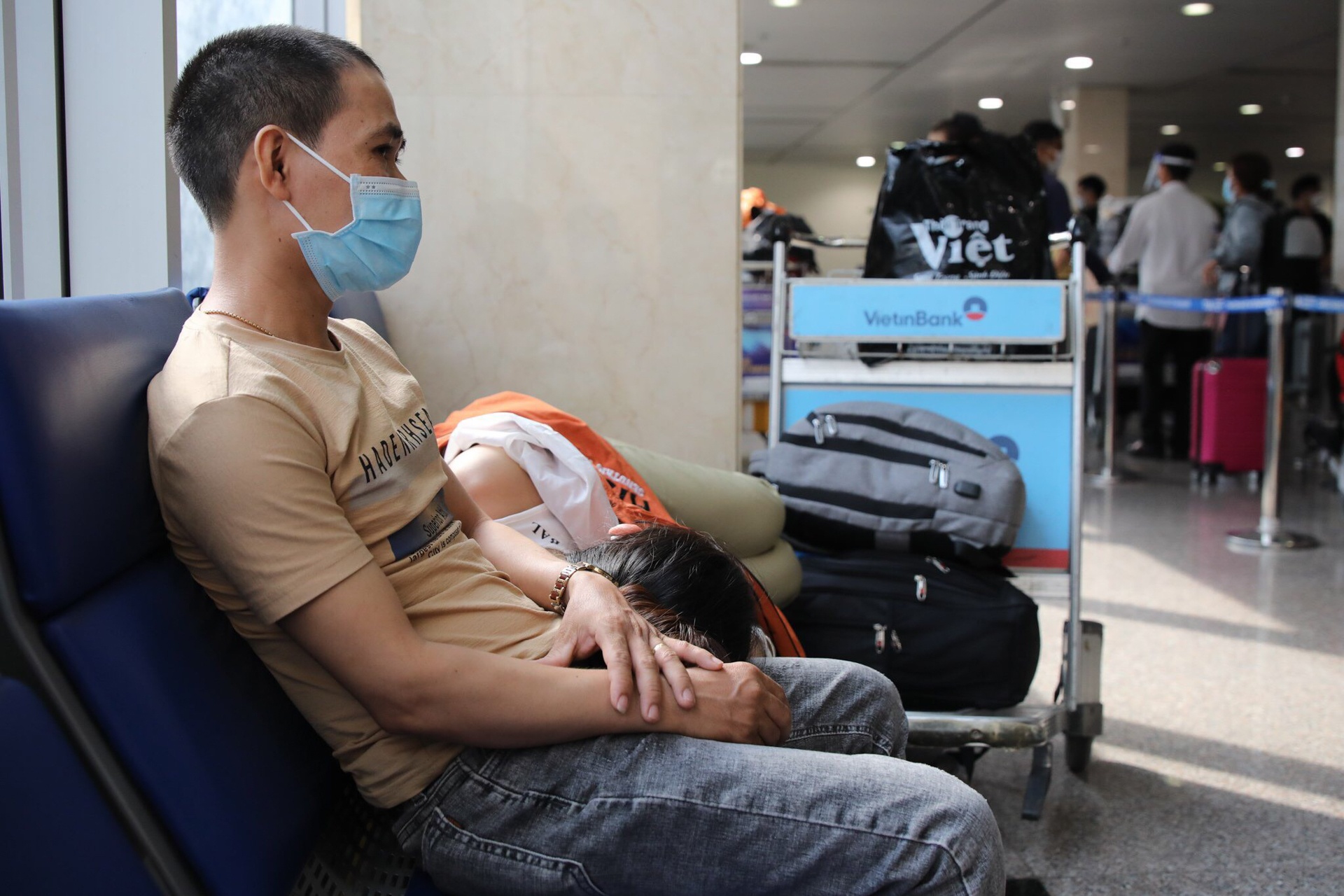 Chuyen bay rong don khach ve que an Tet anh 13