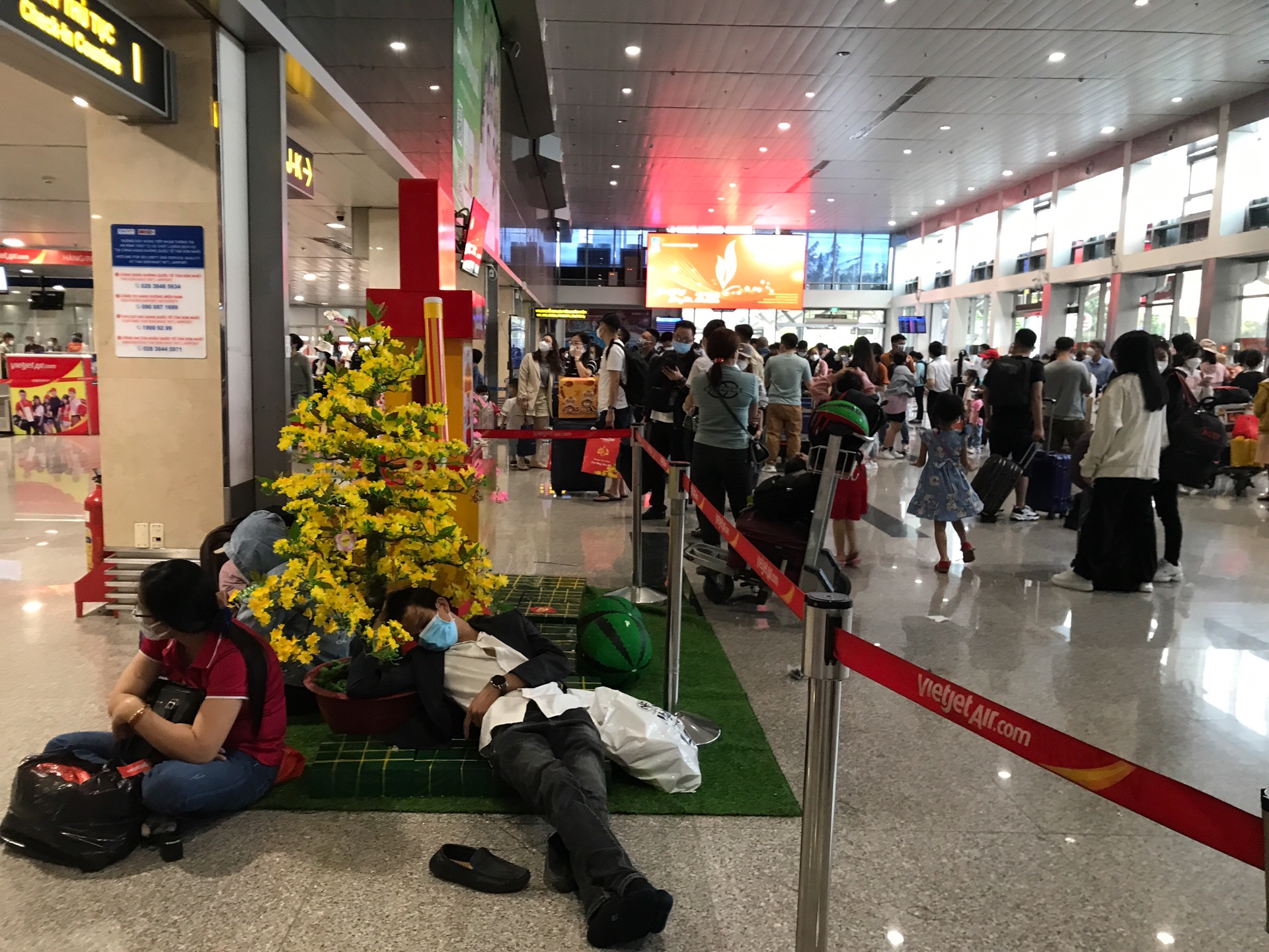 Chuyen bay rong don khach ve que an Tet anh 15