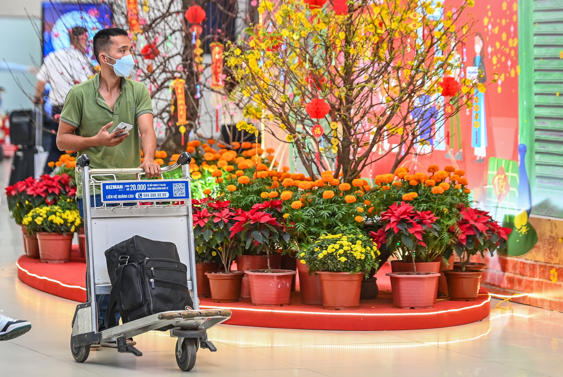 Chuyen bay rong don khach ve que an Tet anh 7