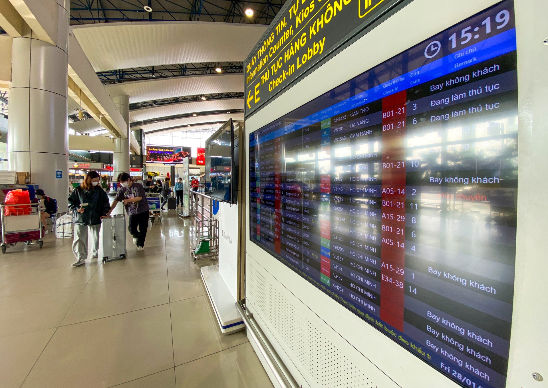 Chuyen bay rong don khach ve que an Tet anh 10