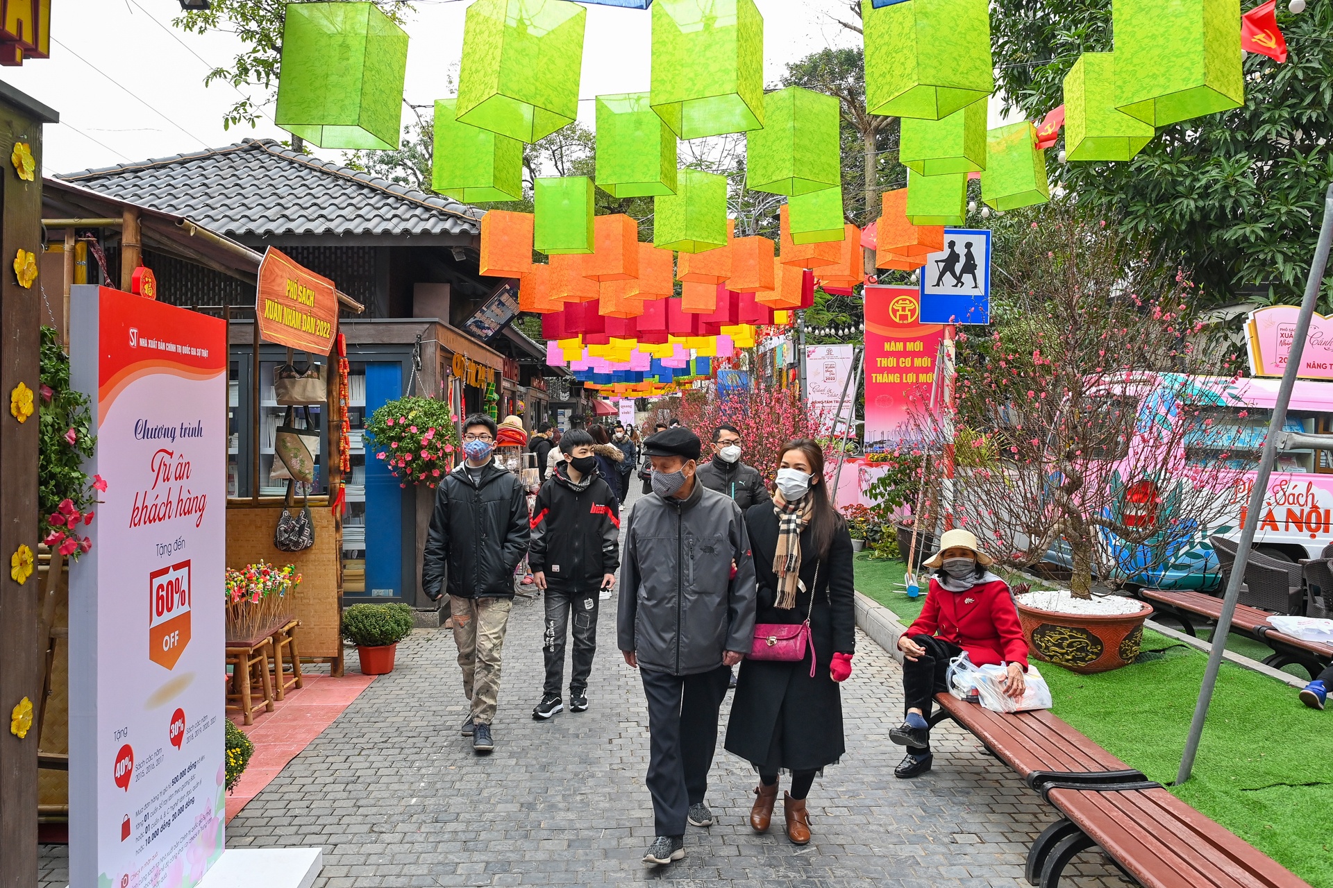 Pho sach xuan Nham Dan 2022 anh 2